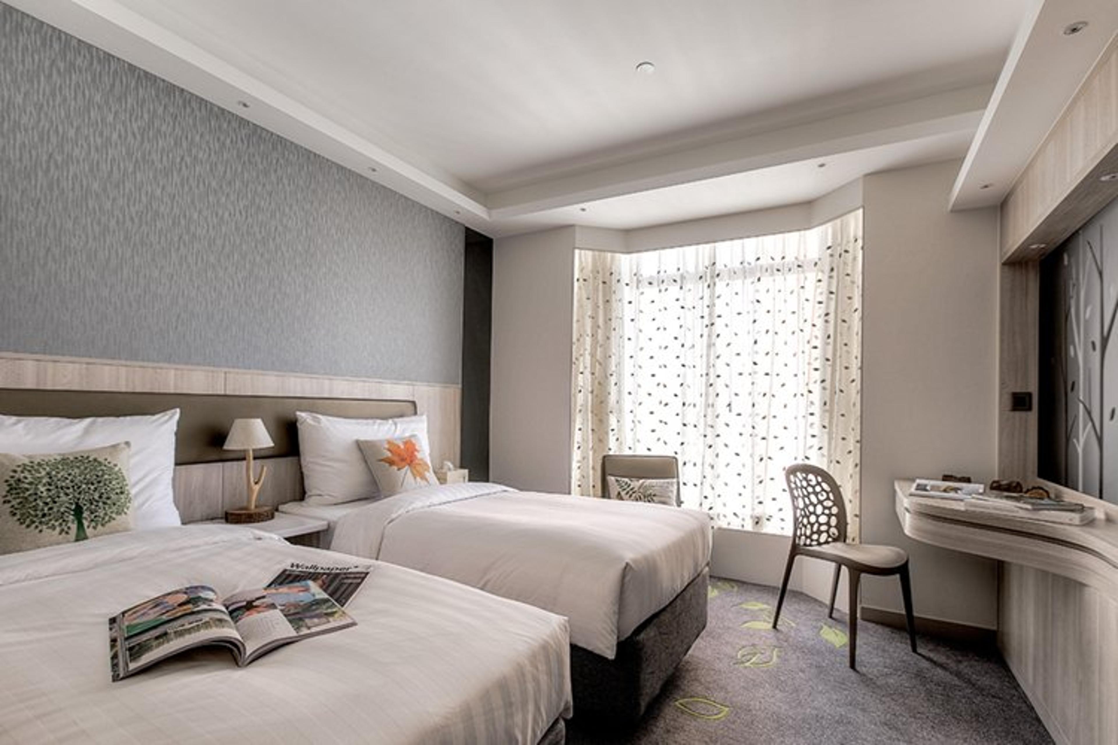 STANFORD HILLVIEW HOTEL