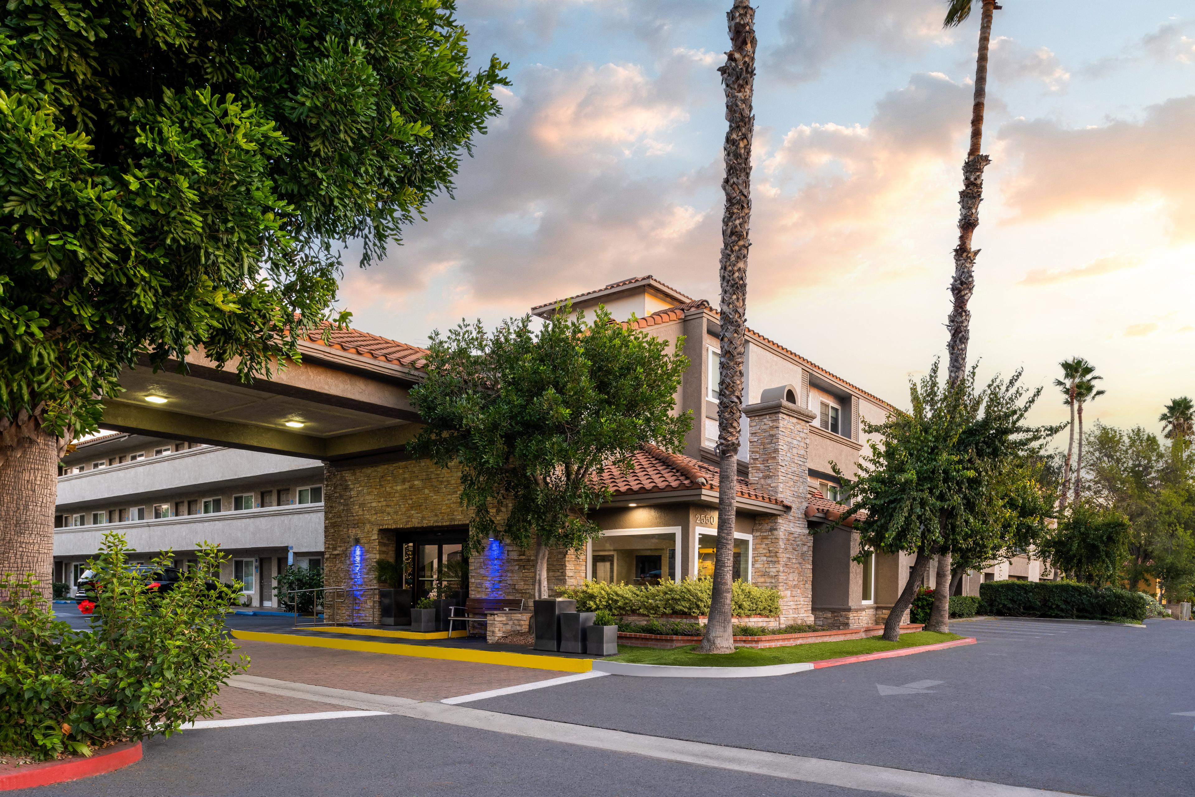 HOLIDAY INN EXP SIMI VALLEY BY IHG