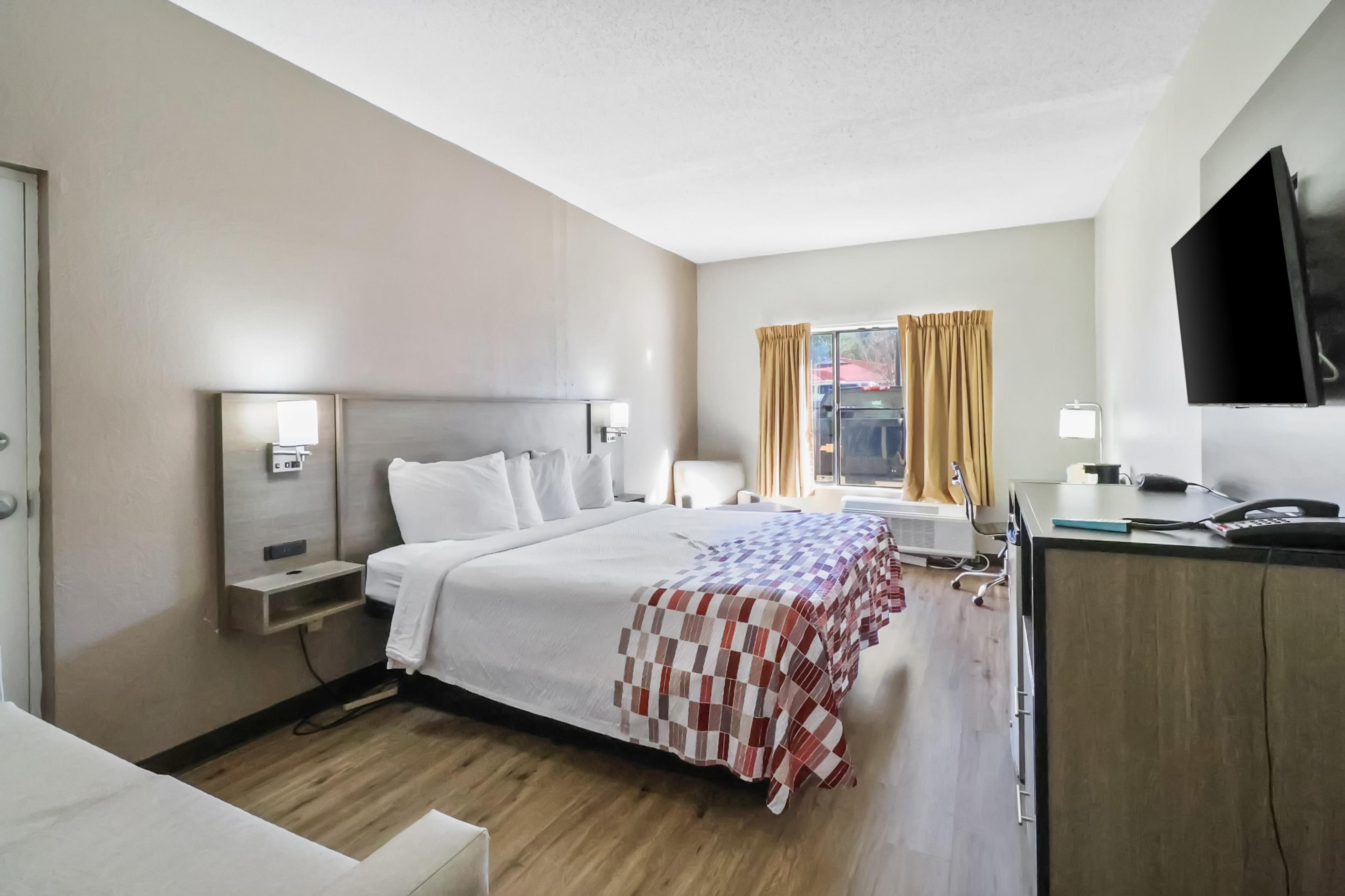 RED ROOF SUITES FAYETTEVILLE