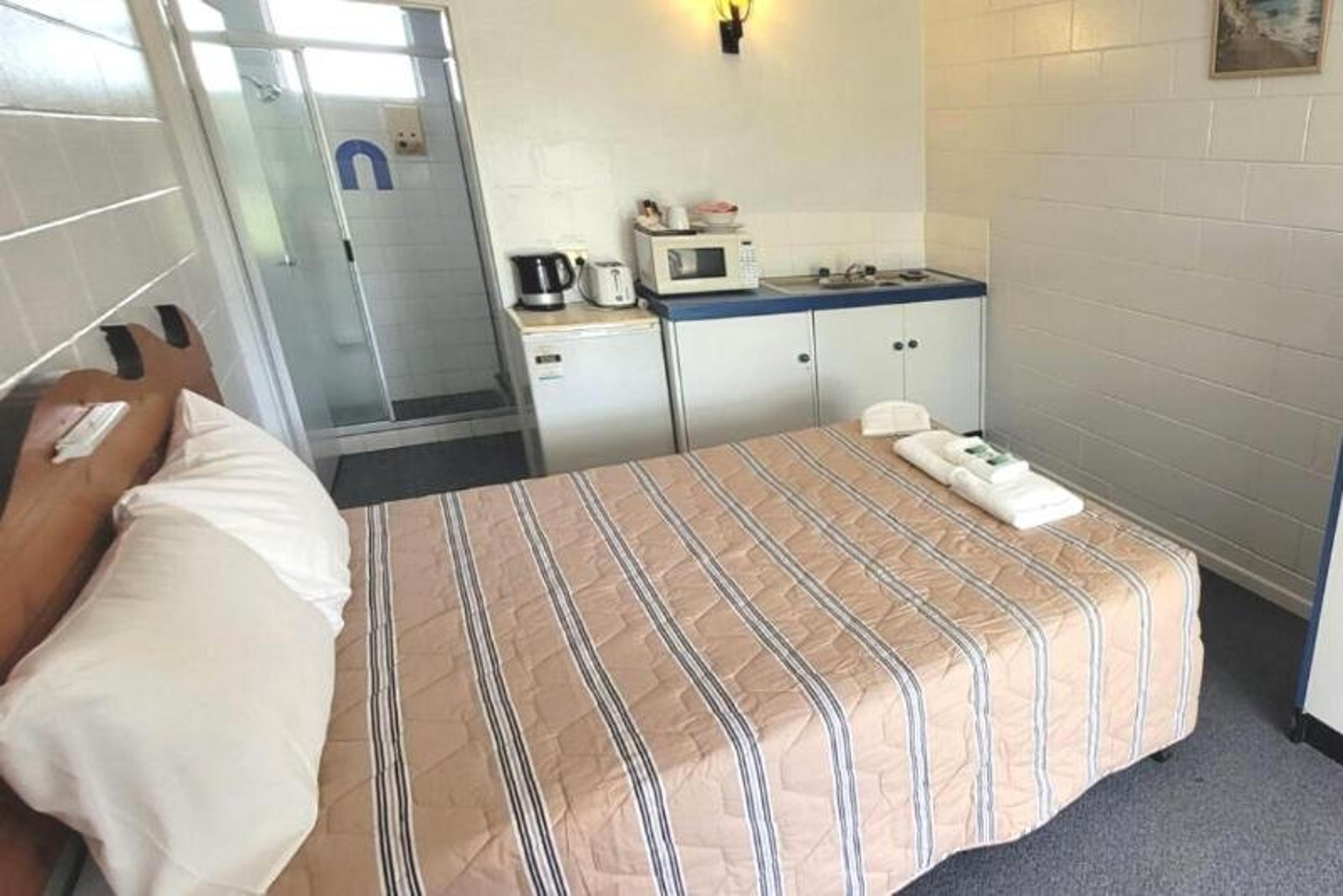 INNISFAIL CITY MOTEL