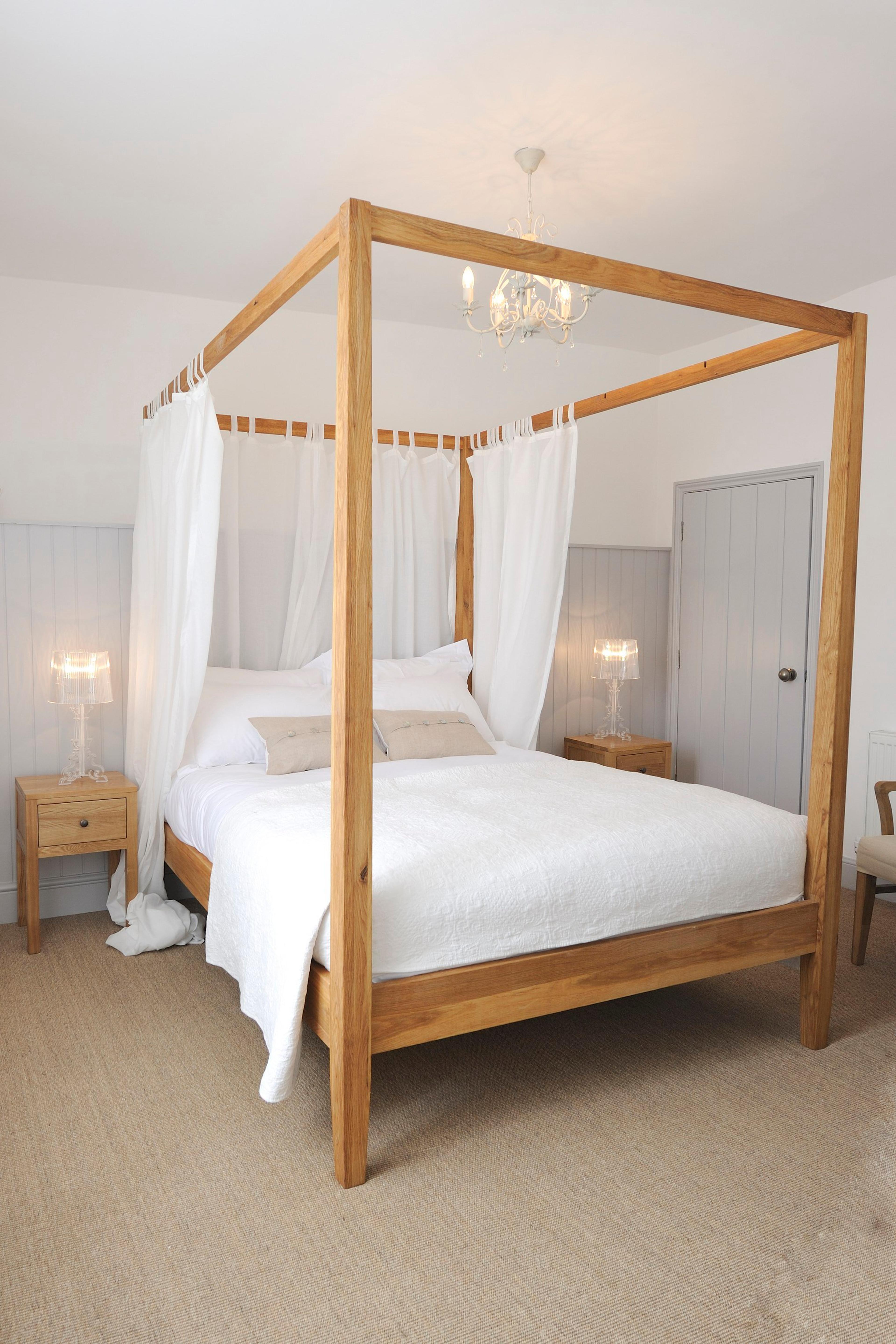 THE LION AND PHEASANT HOTEL