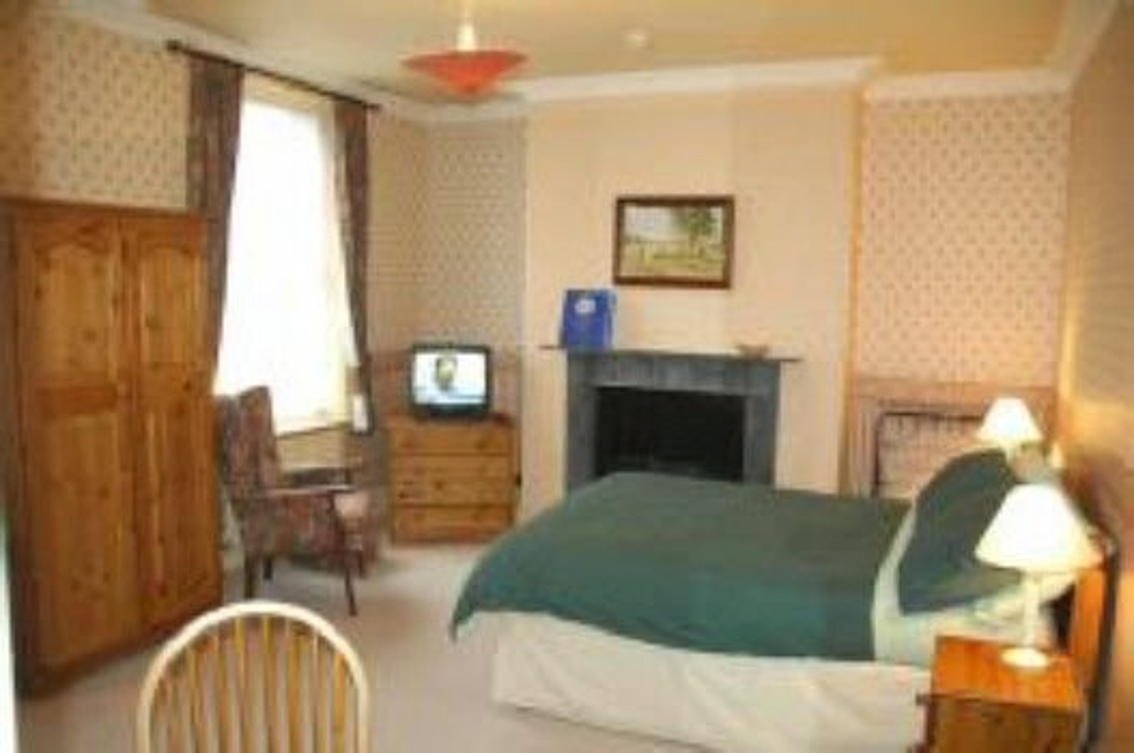 ABBOTS MEAD HOTEL