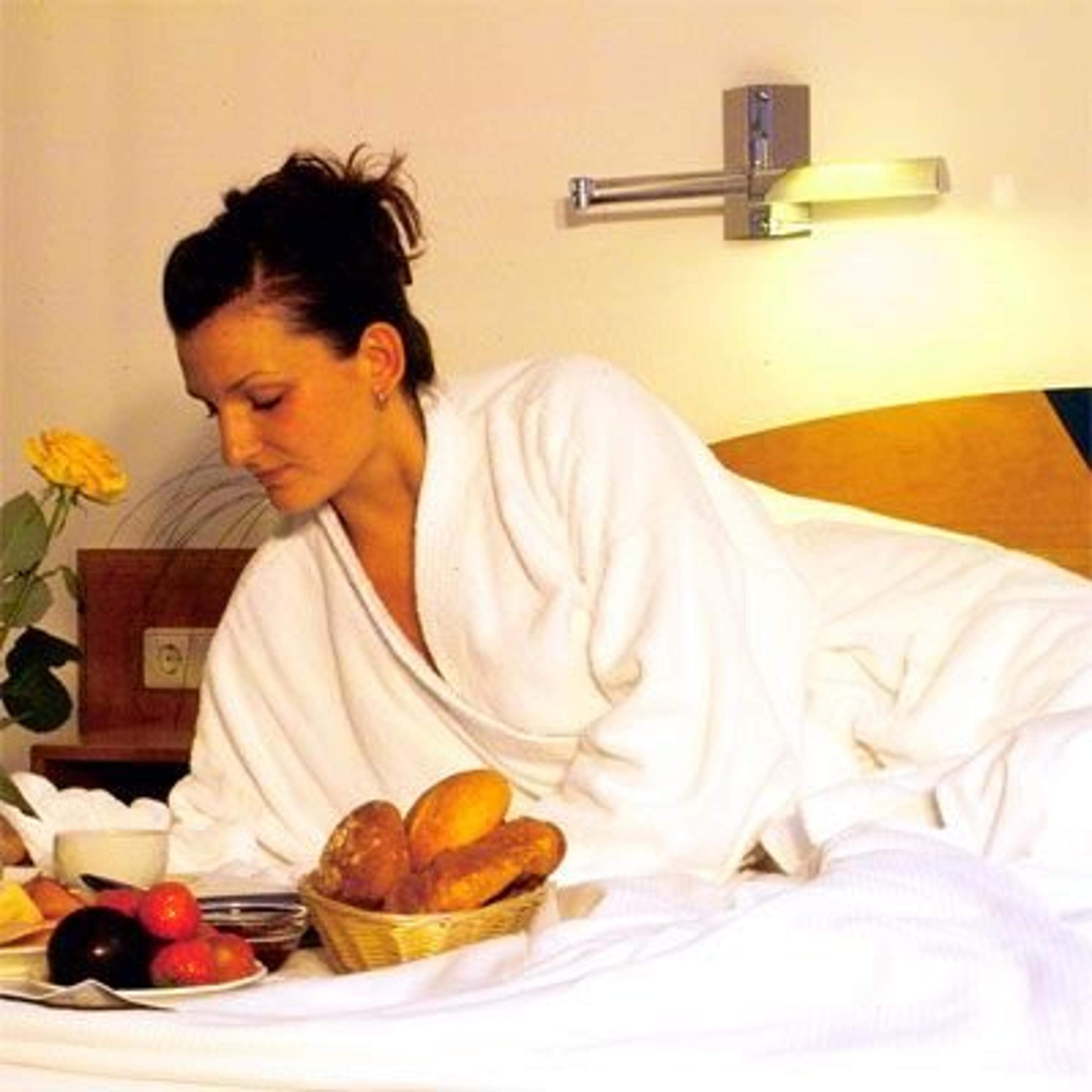 CITY HOTEL