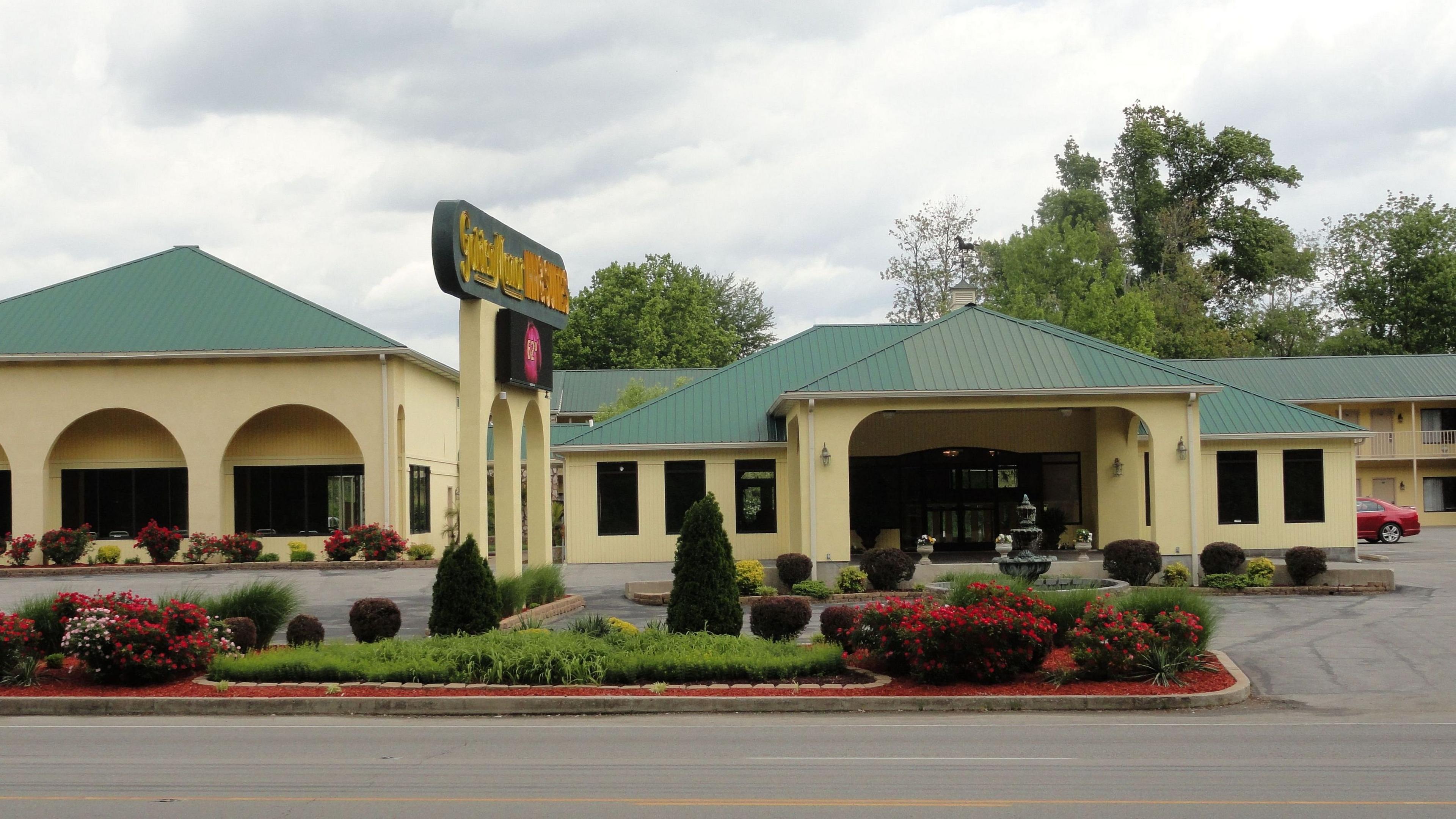 GOLDEN MANOR INN AND SUITES