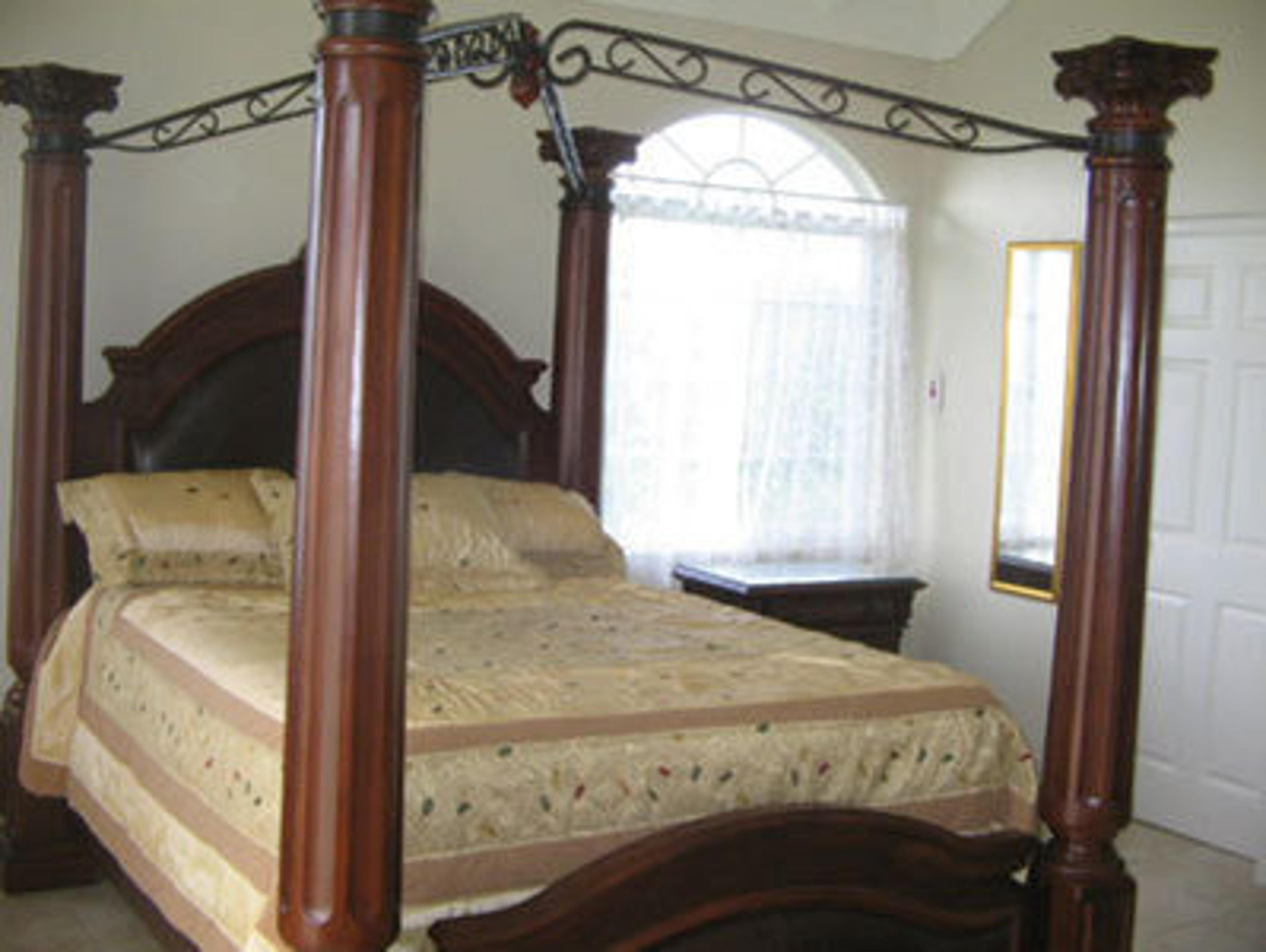 RETREAT GUESTHOUSE LUXURY SUITES