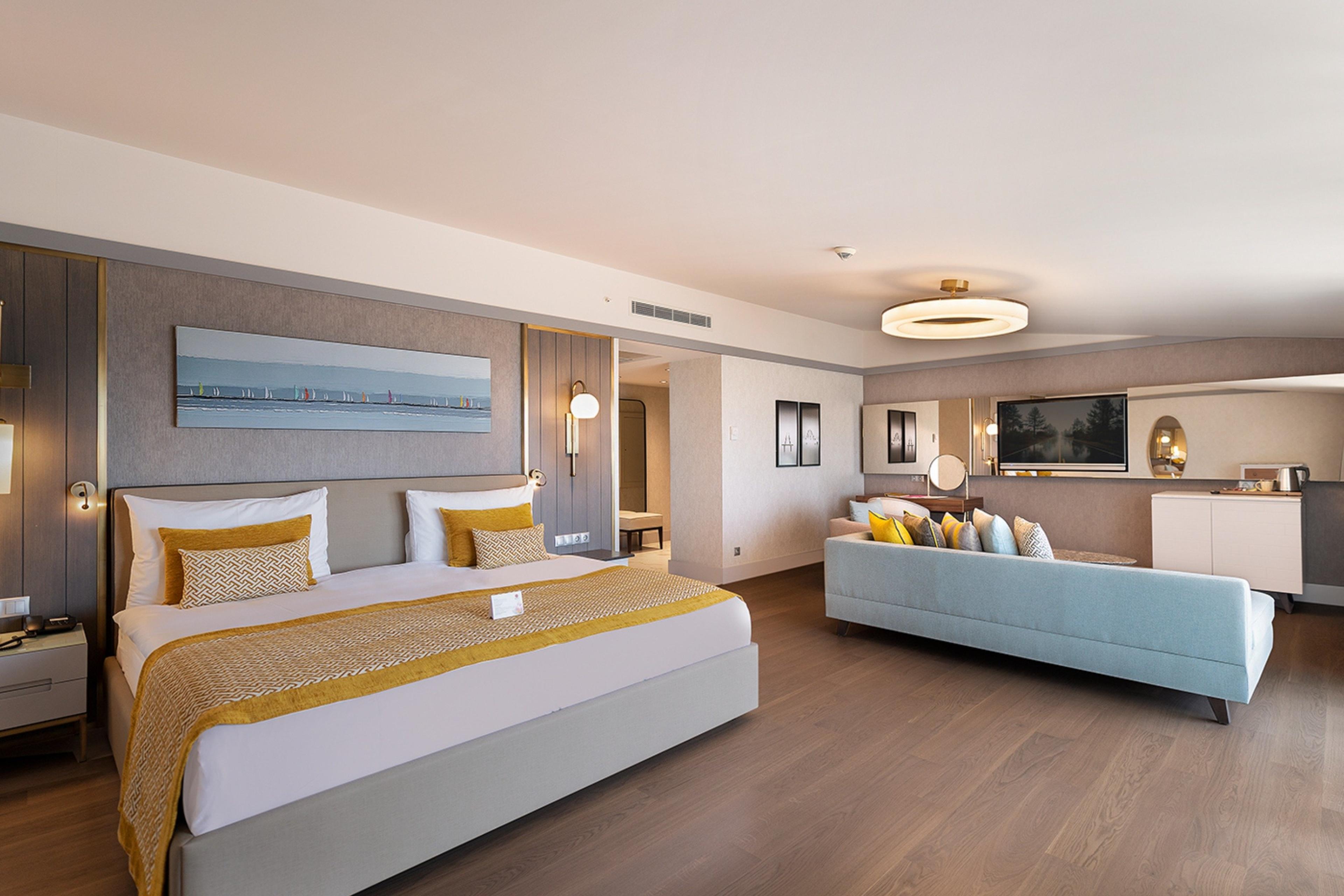 Arum Barut Collection