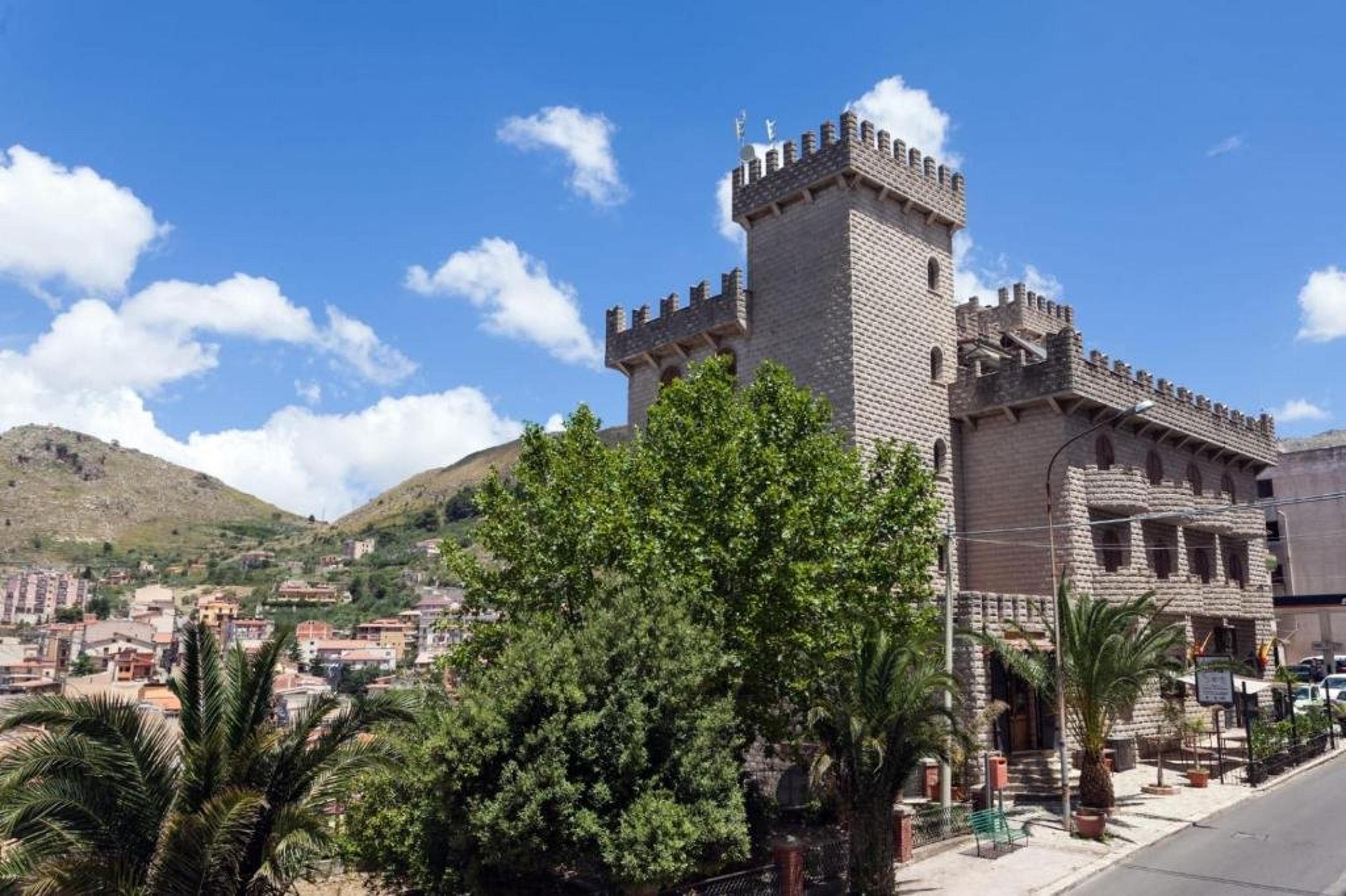 HOTEL CASTELLO DI GIULIANO