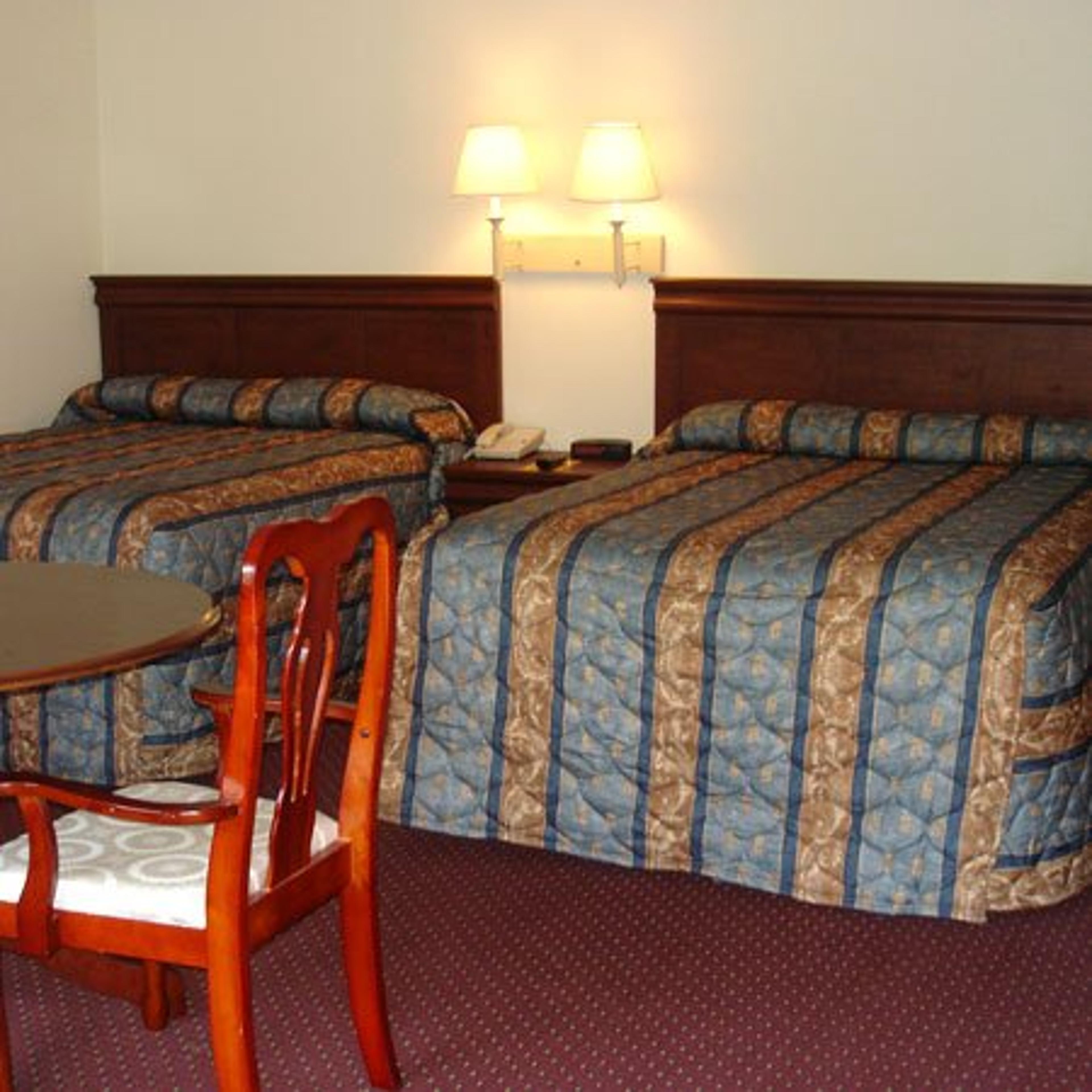 Whispering Pines by Hotel O