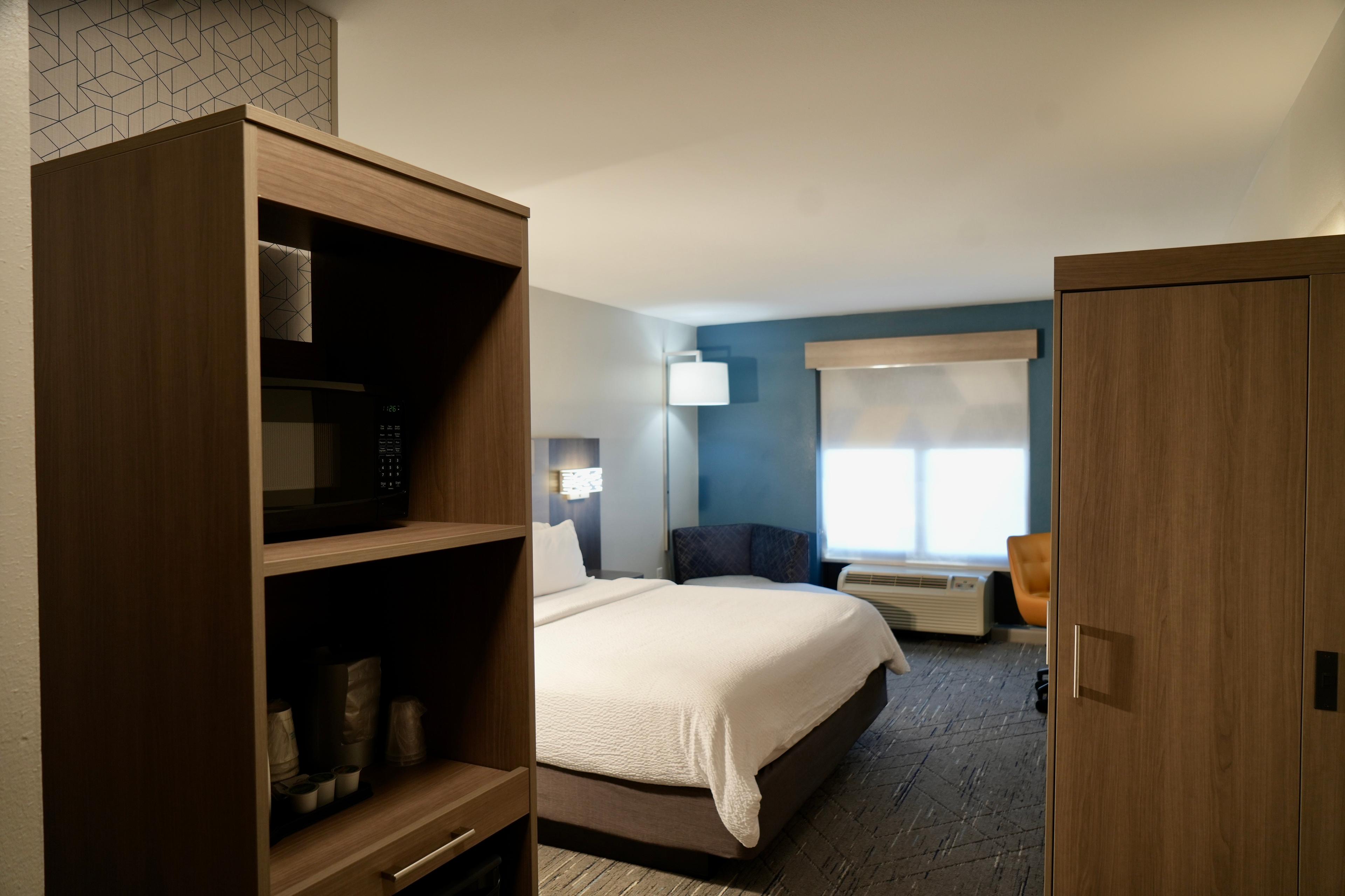 HOLIDAY INN EXP STES FLOWOOD BY IHG