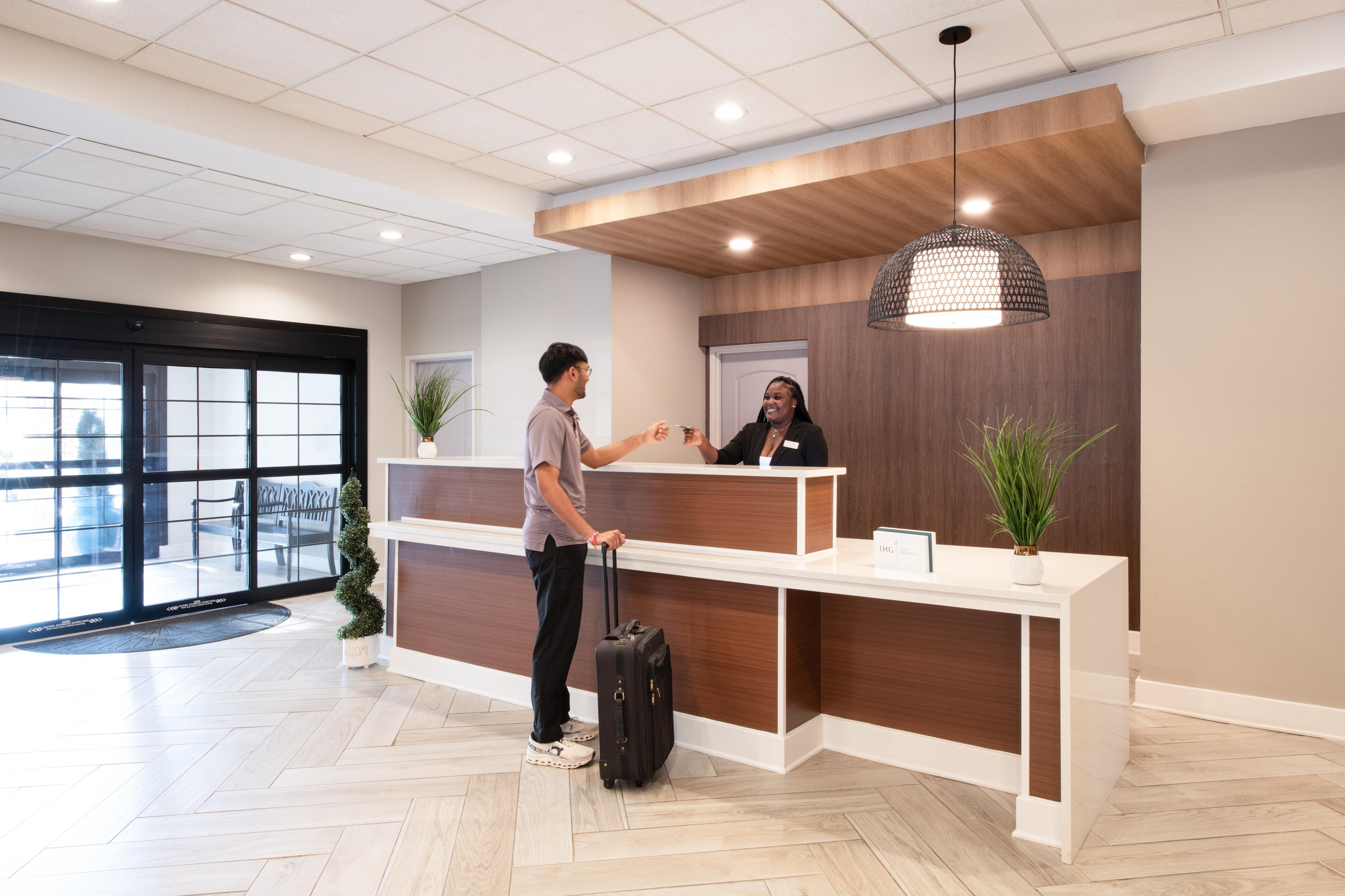 STAYBRIDGE SUITES HAPEVILLE