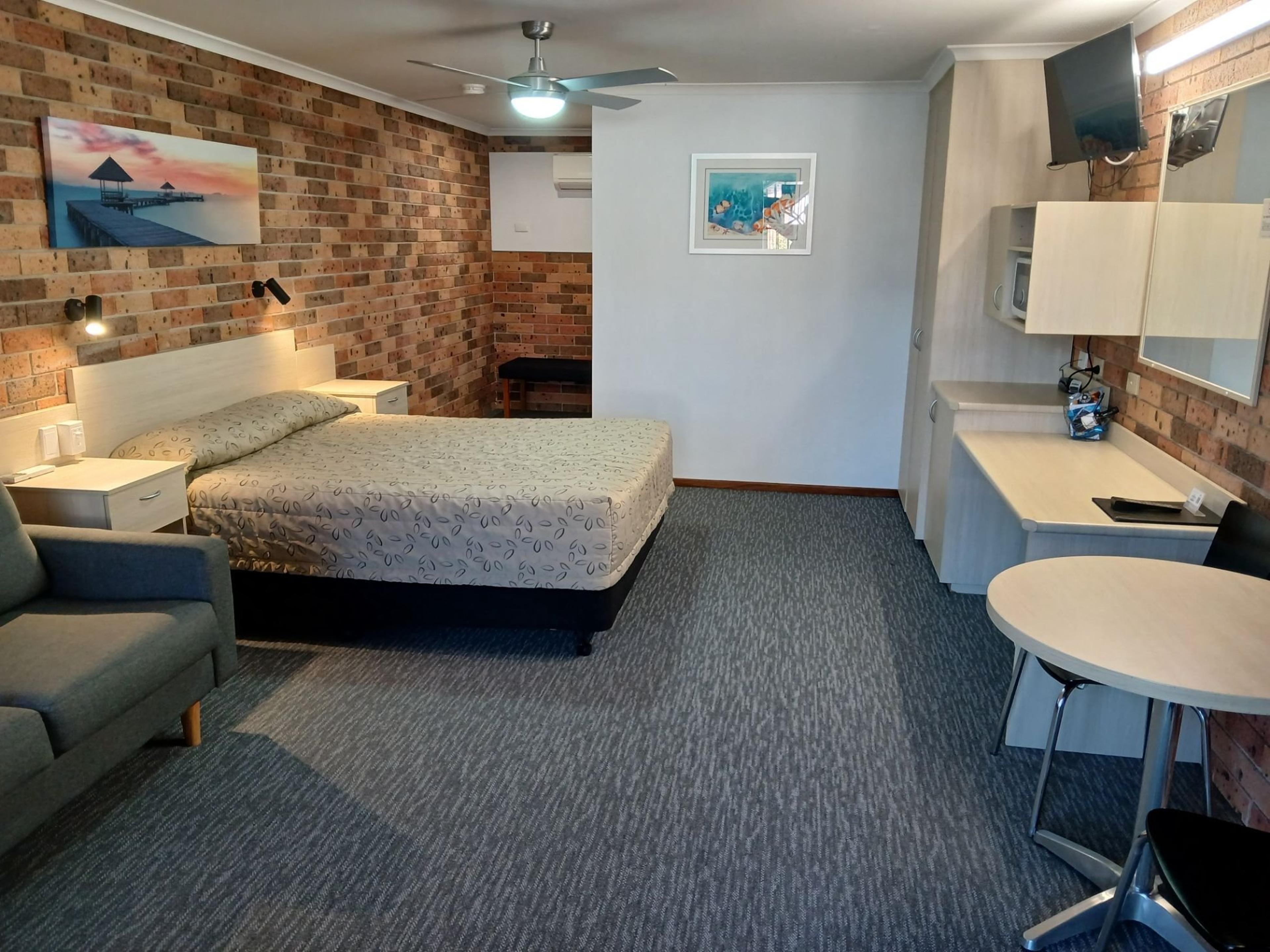 CARDIFF MOTOR INN