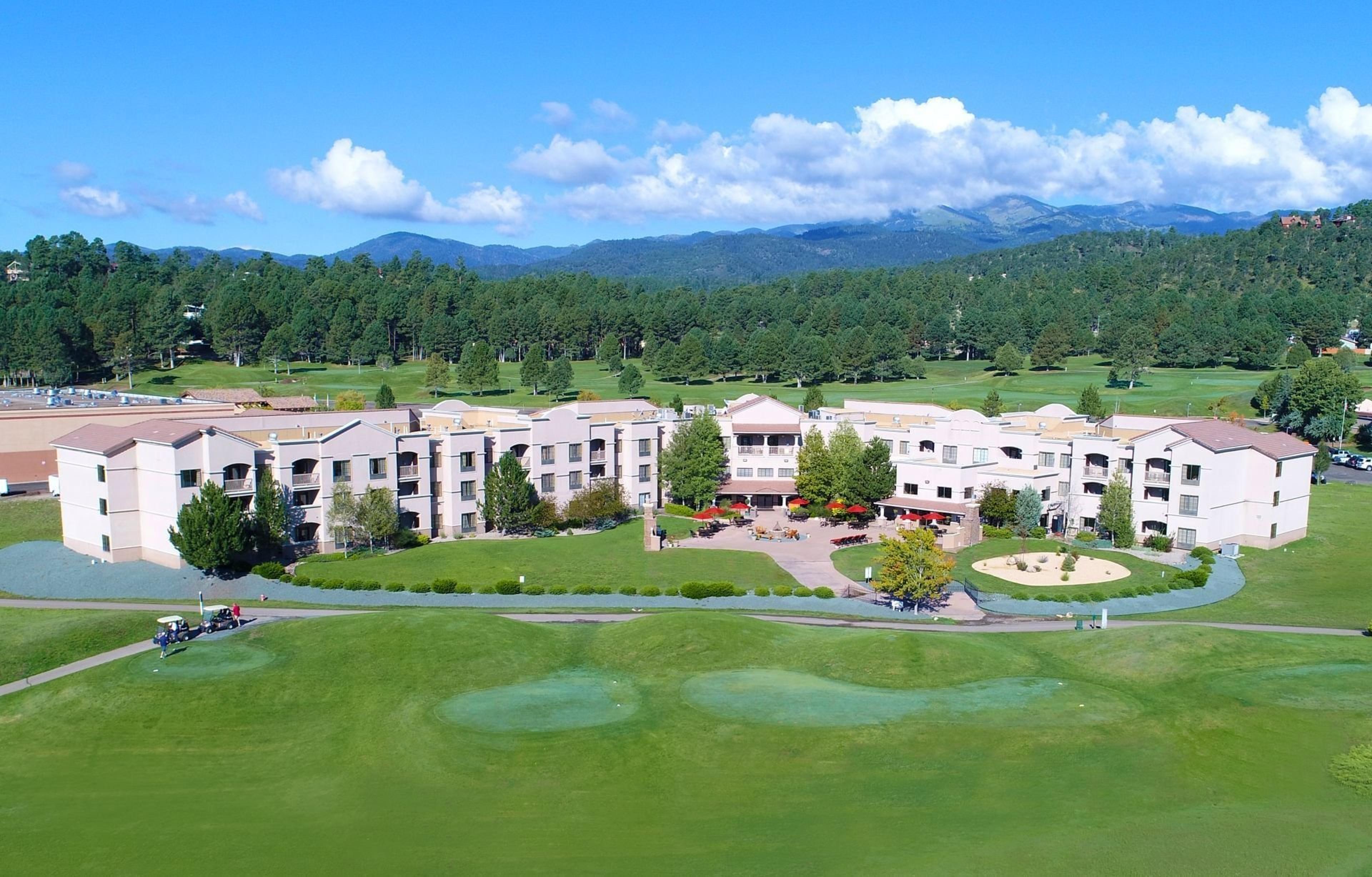 MCM ELEGANTE LODGE AND SUITES