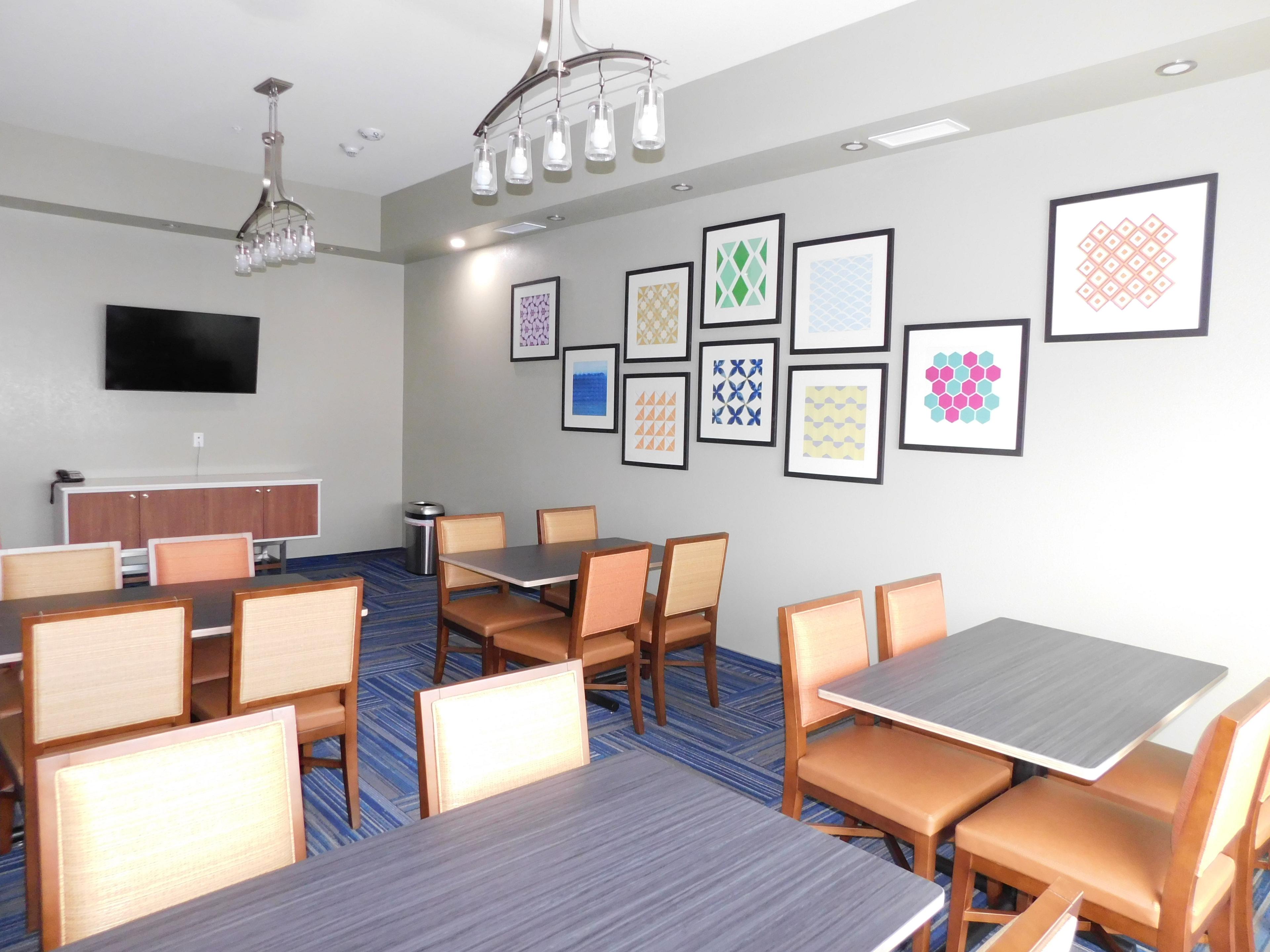 HOLIDAY INN EXP STES CANON CITY BY