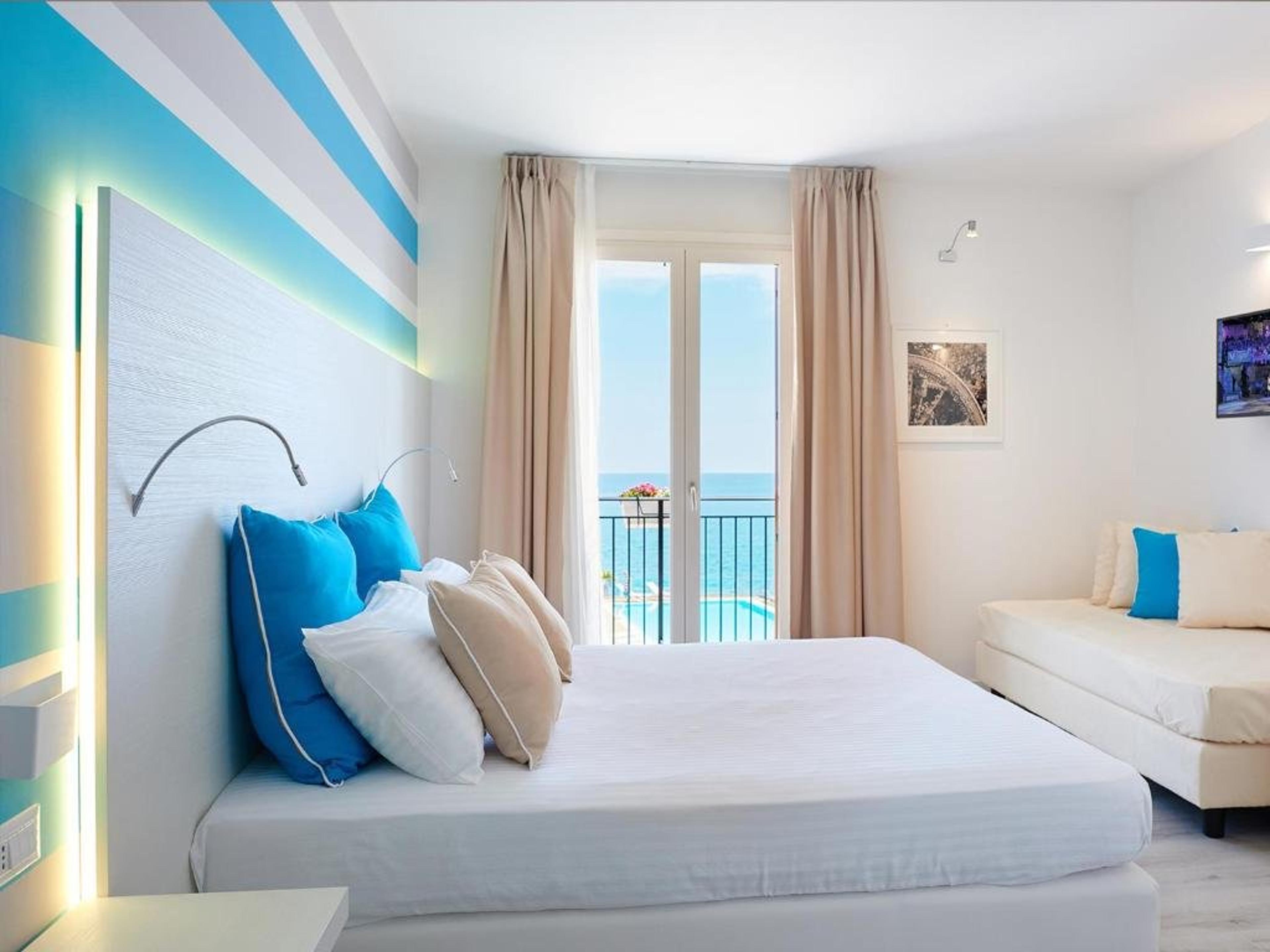 MARINA DI PETROLO HOTEL & SPA
