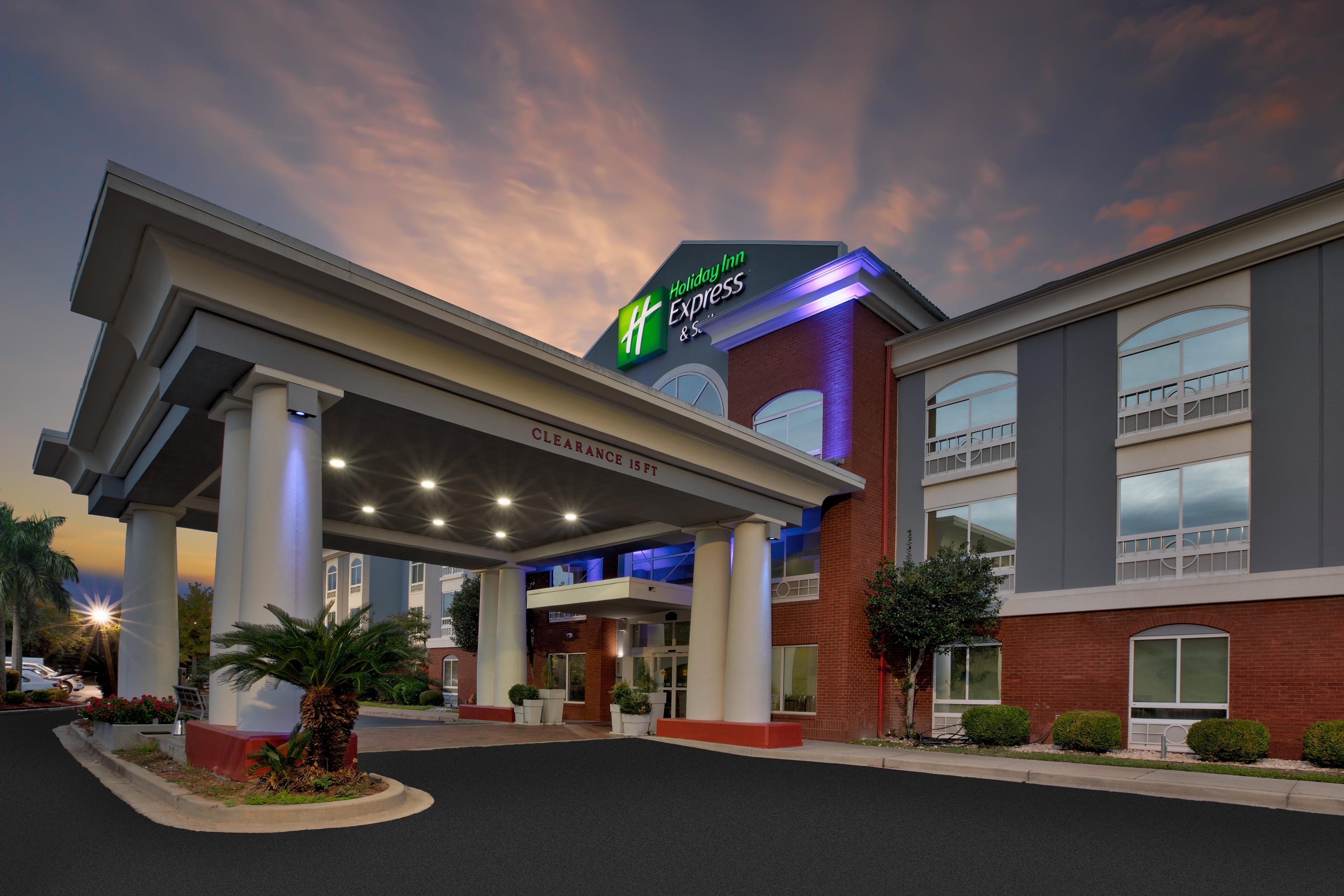 HOLIDAY INN EXPRESS BY IHG