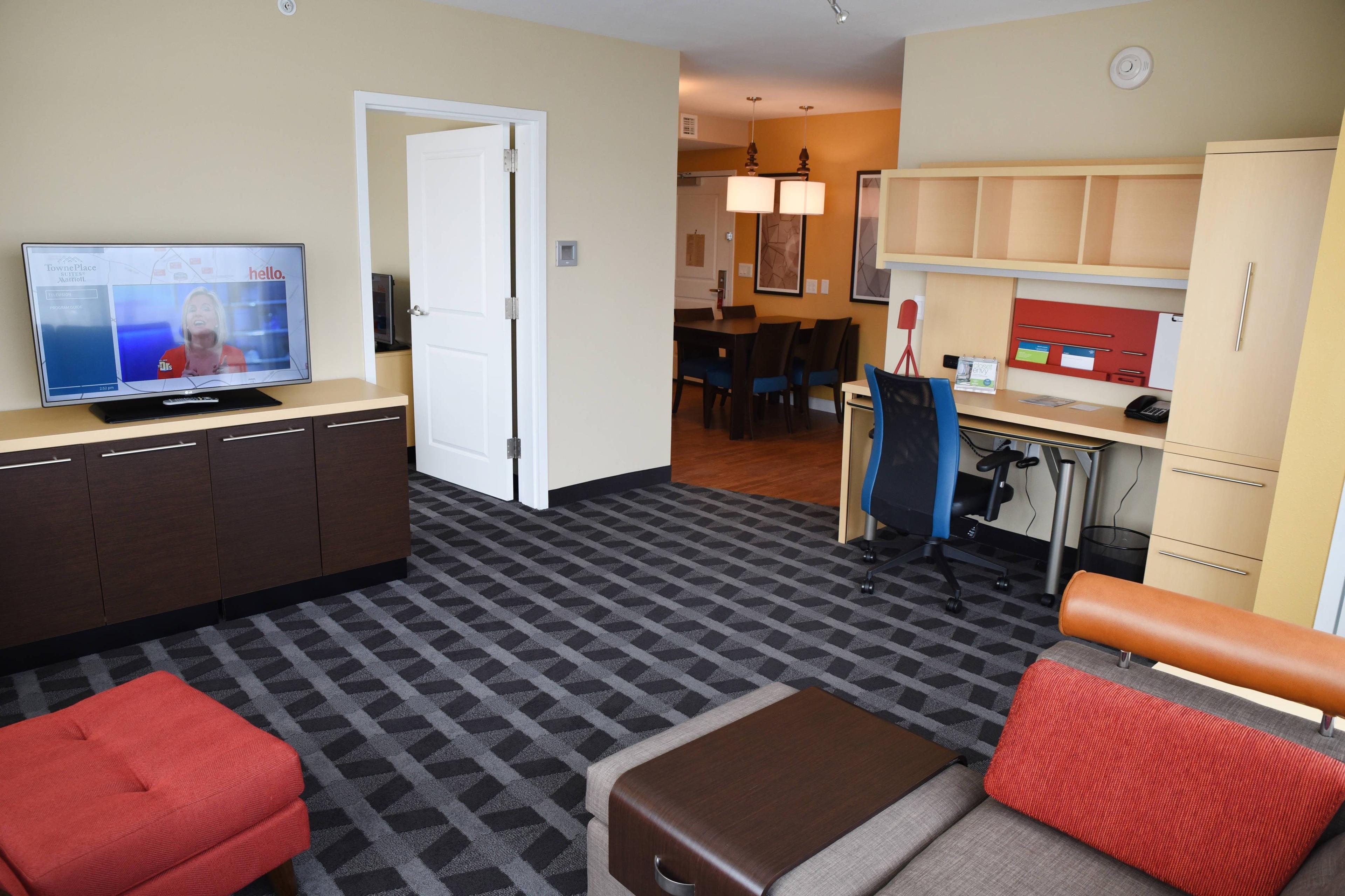 TownePlace Suites by Marriott Lawrence Downtown