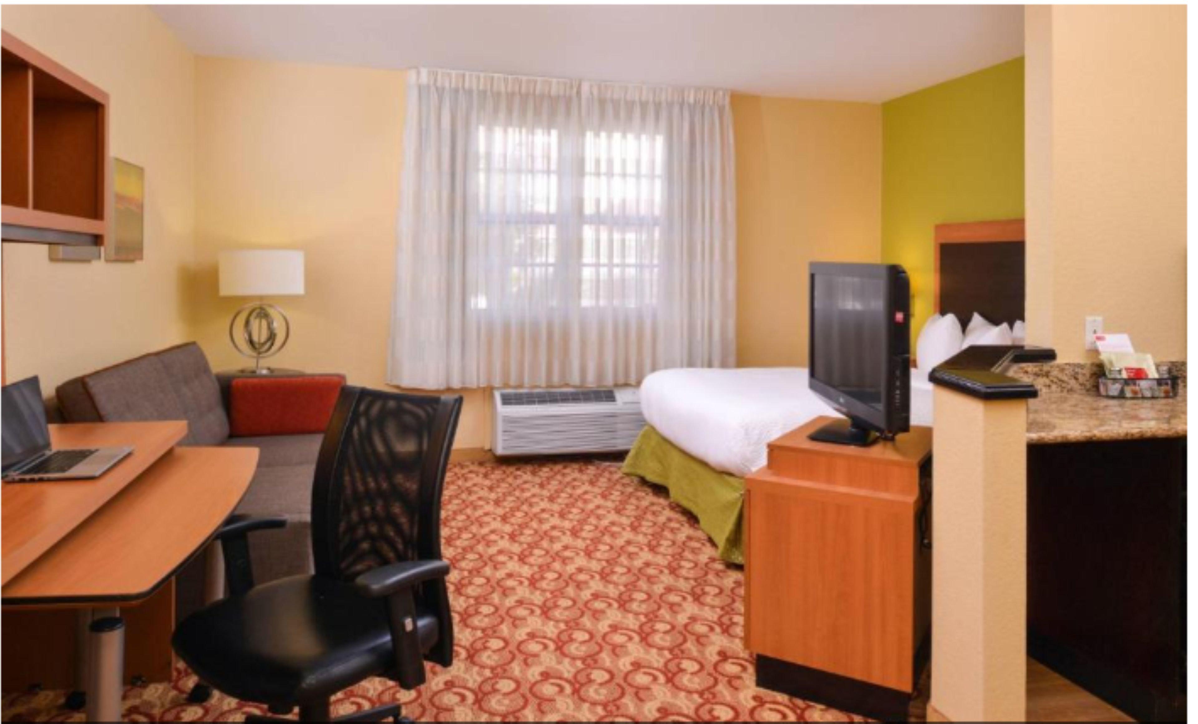 CANDLEWOOD SUITES MIAMI LAKES