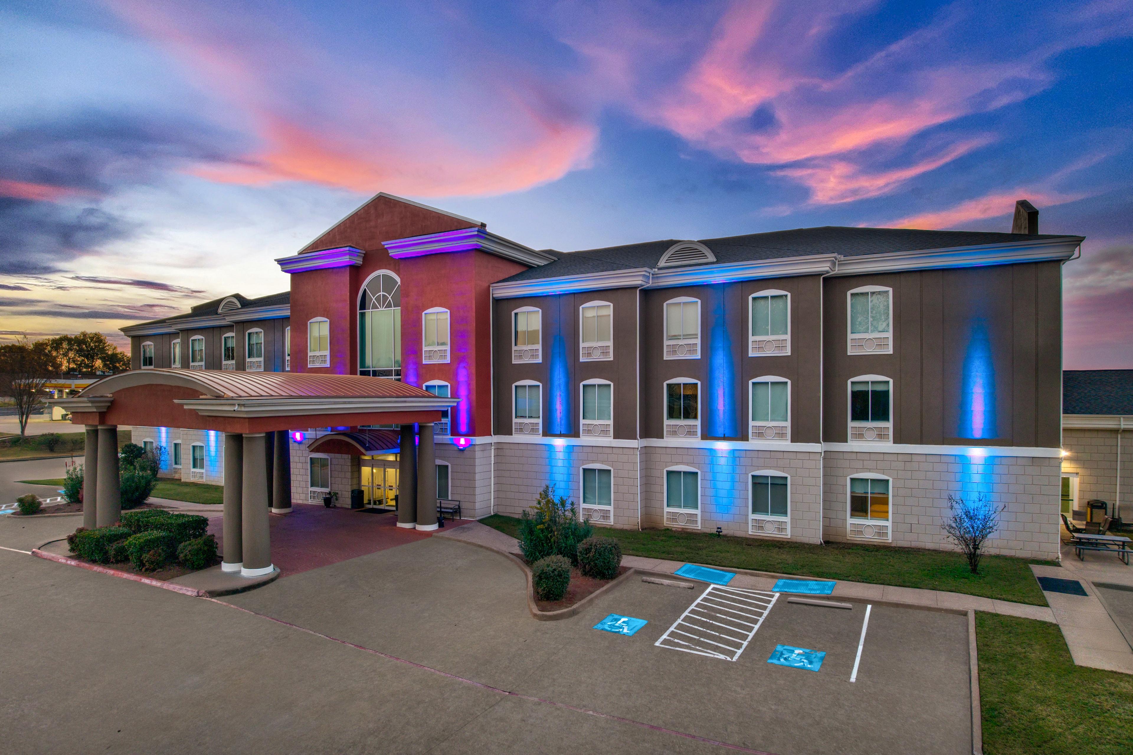 HOLIDAY INN EXP STES BY IHG