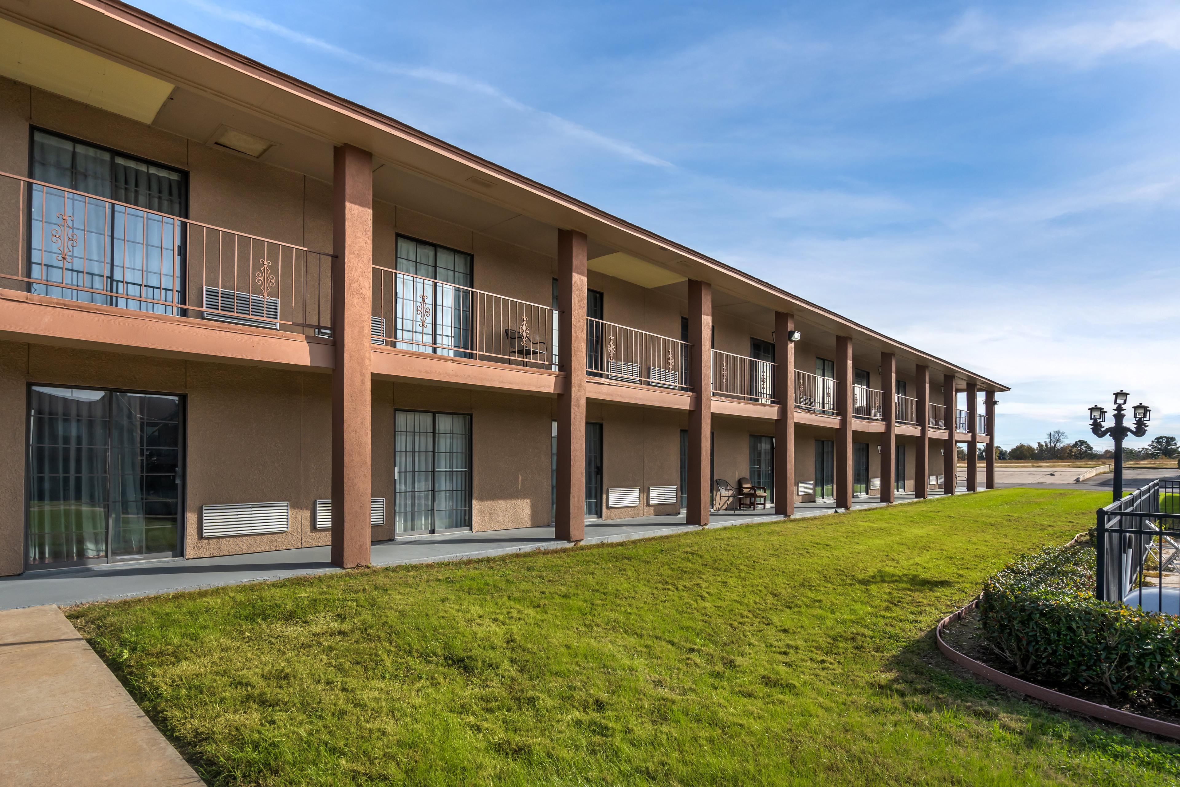 RED ROOF INN SULPHUR SPRINGS