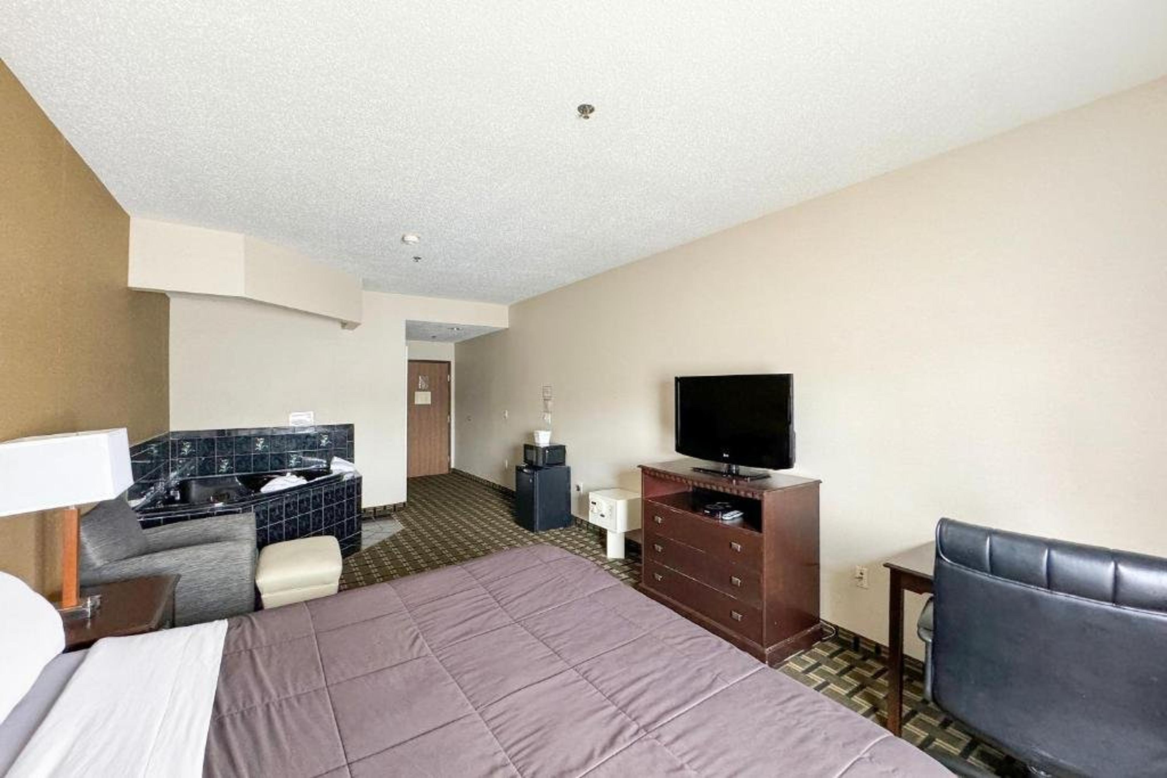 FAIRBRIDGE INN AND SUITES BATAVIA-D