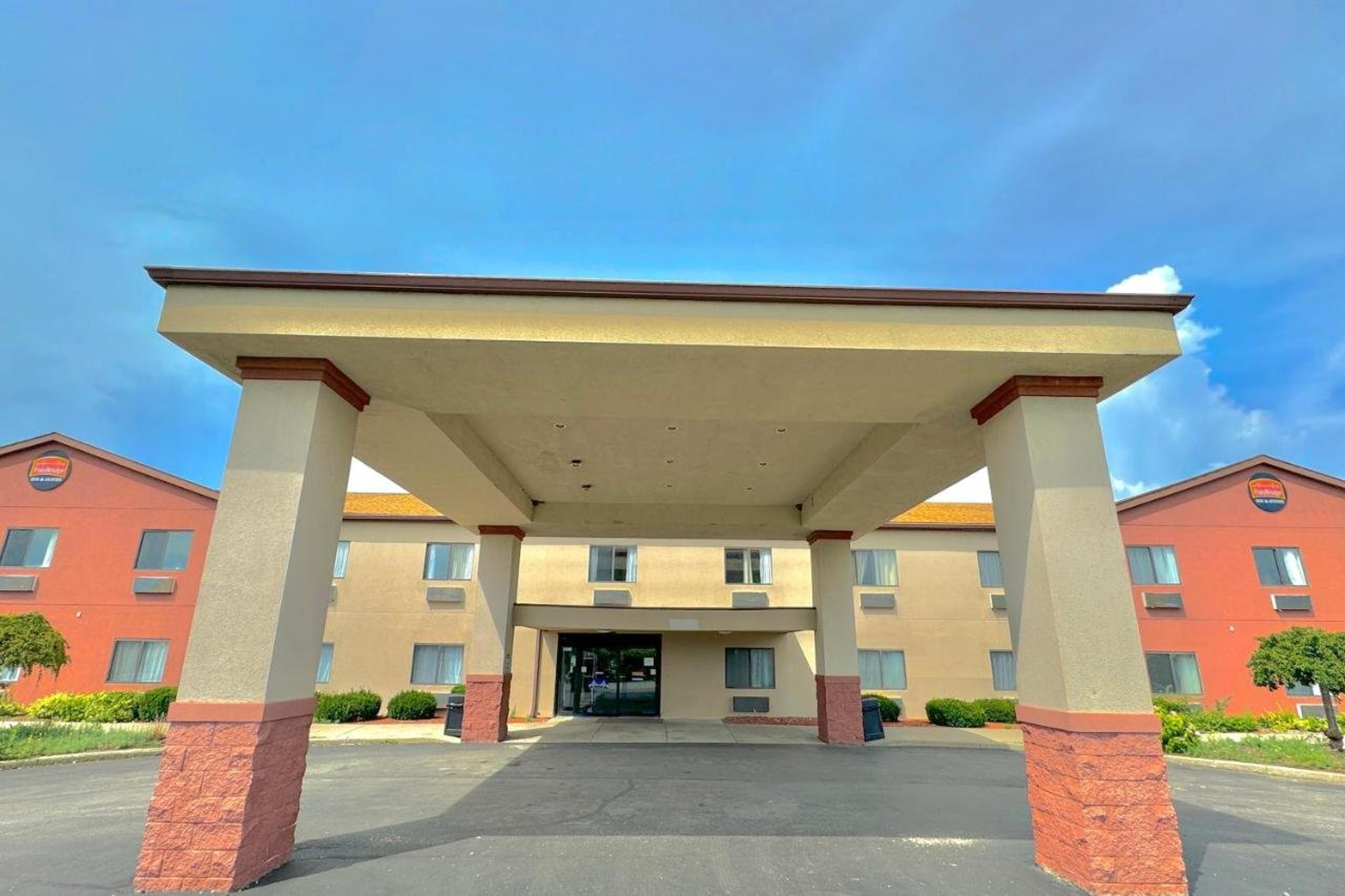 FAIRBRIDGE INN AND SUITES BATAVIA-D