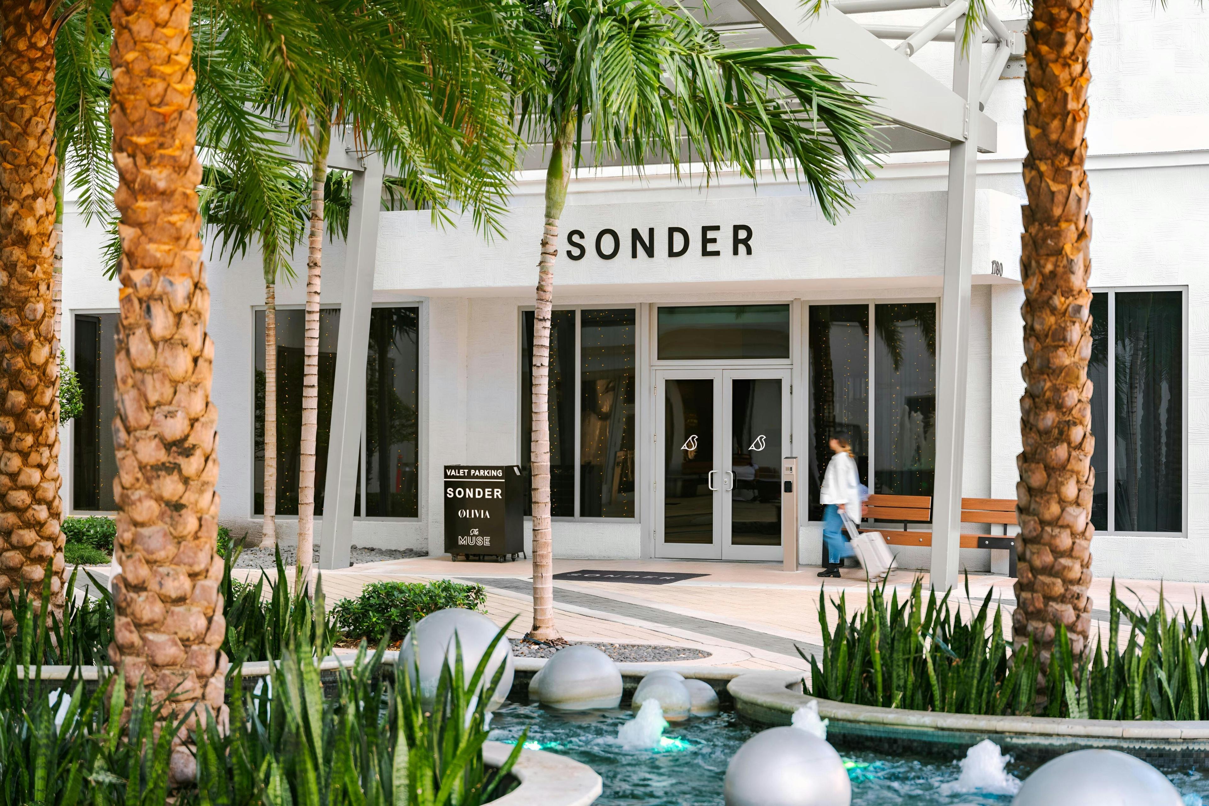 The Circ Hotel Hollywood, Sonder