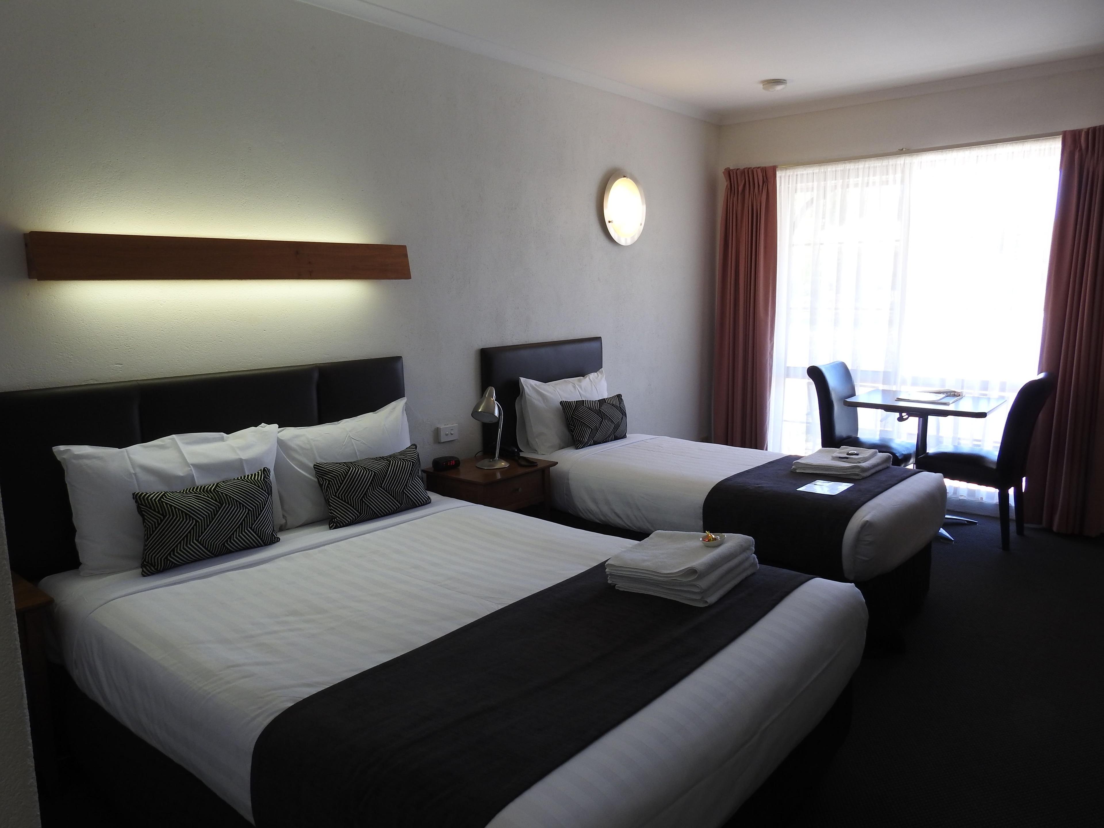 WINE VILLAGE MOTOR INN