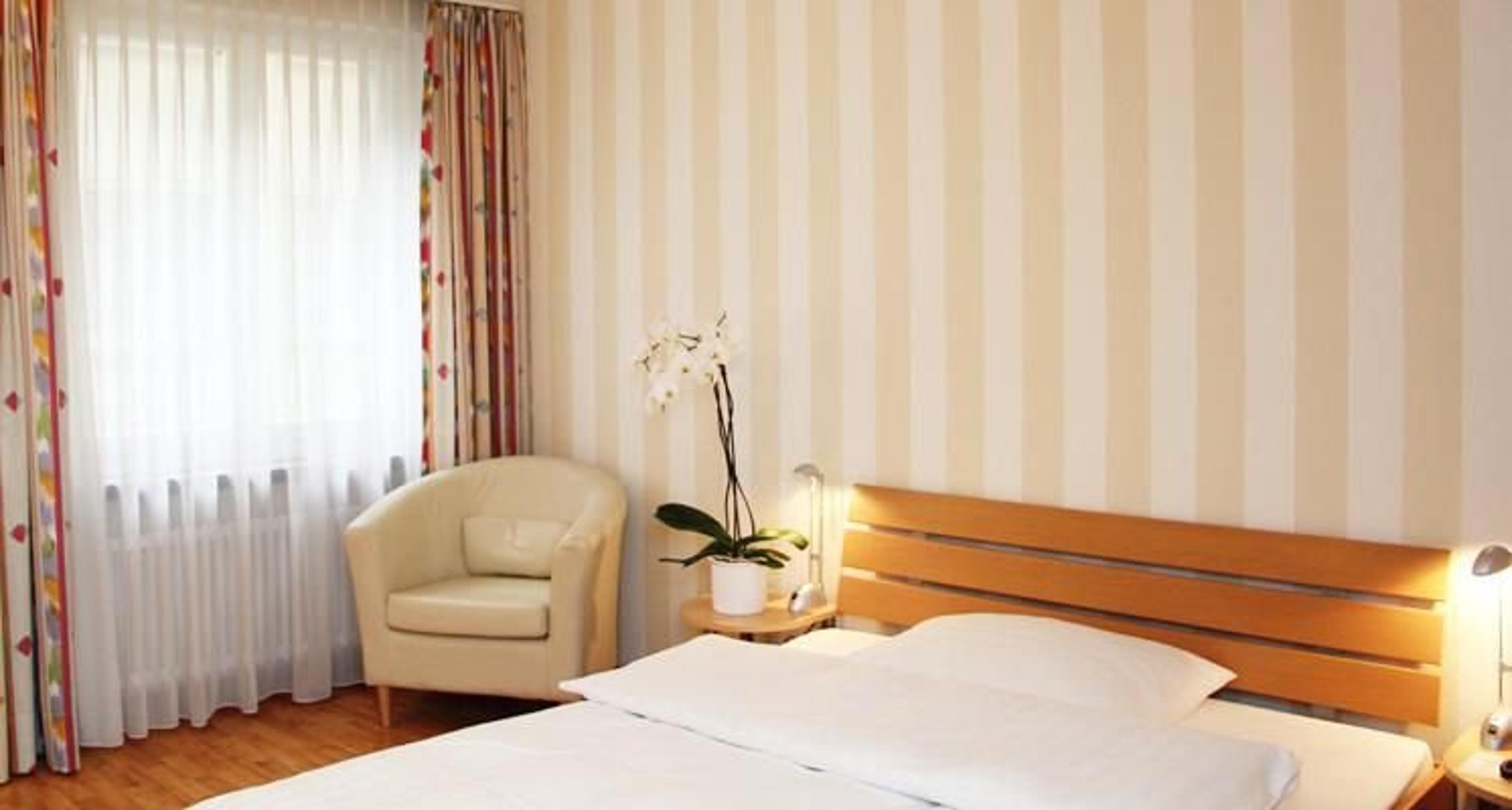 HOTEL ROTER TURM