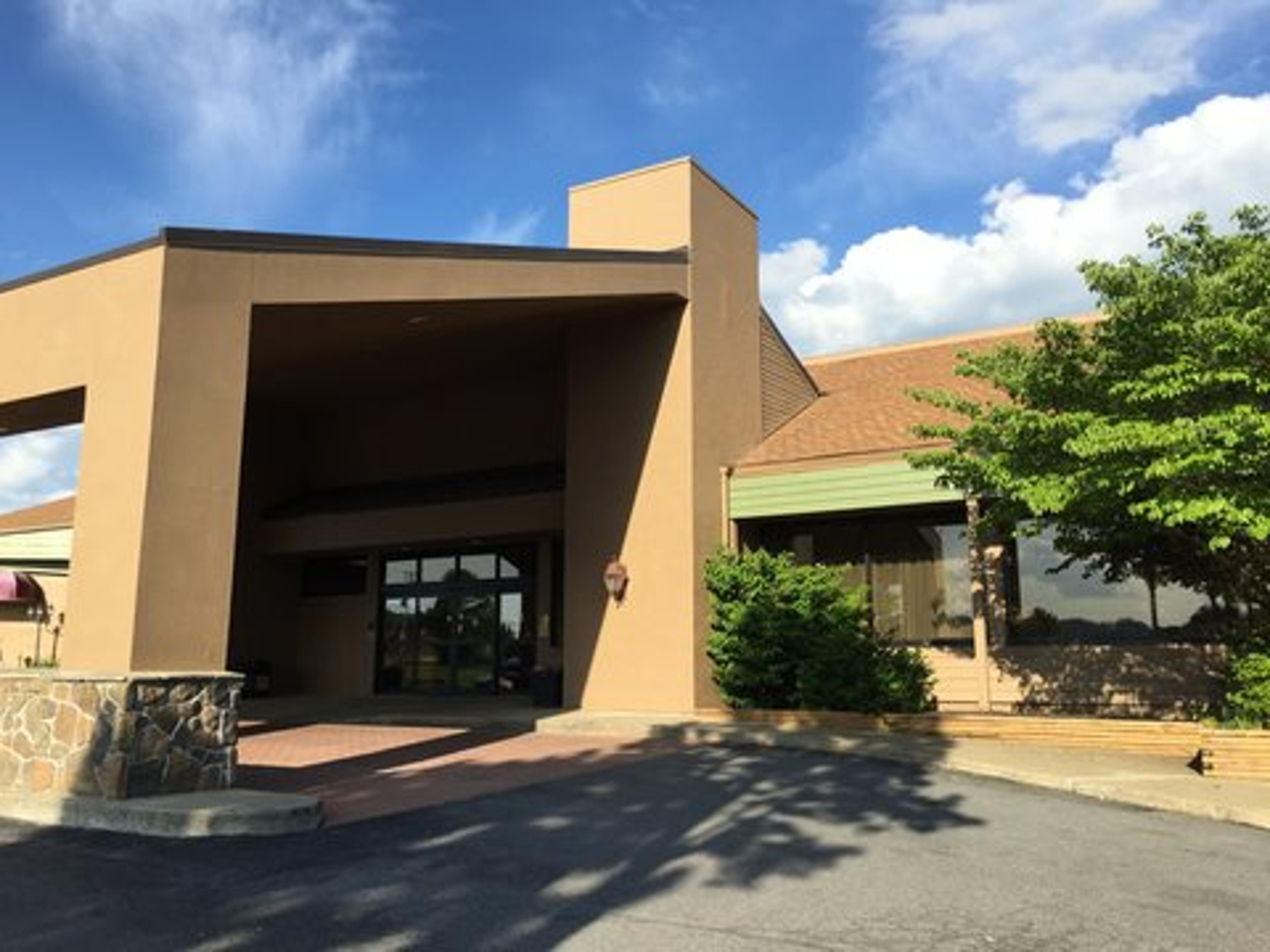 HOLIDAY LODGE HOTEL
