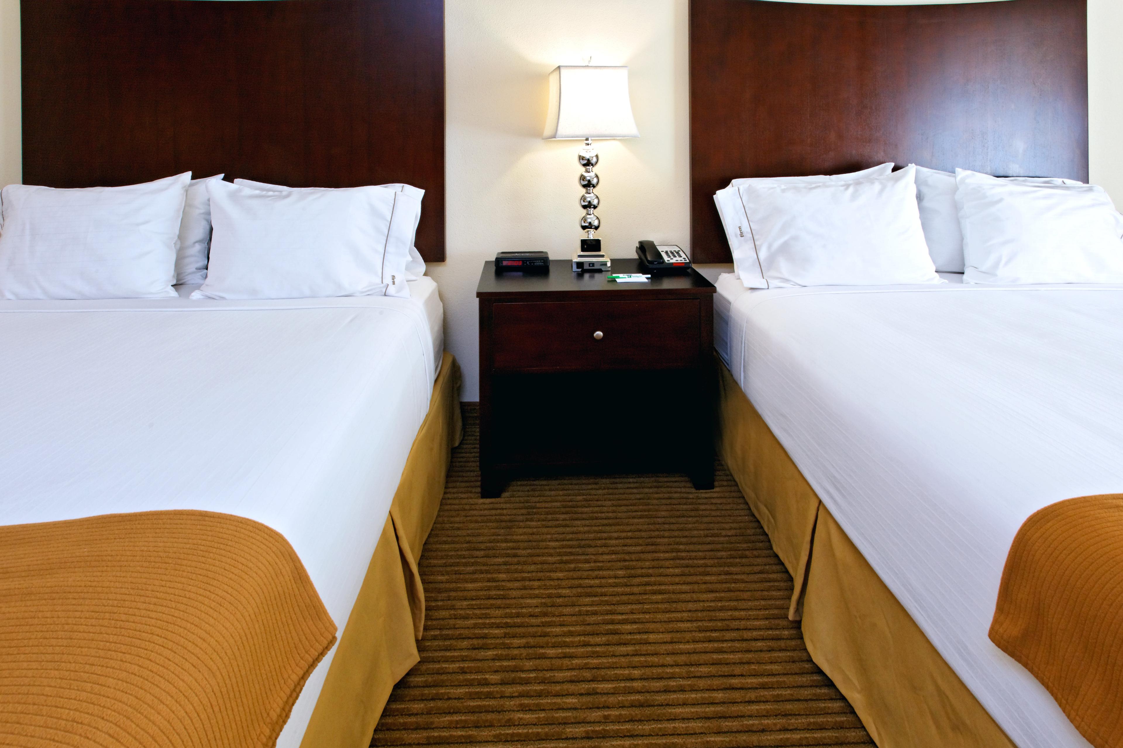 HOLIDAY INN EXP STES CLEBURNE BY IH