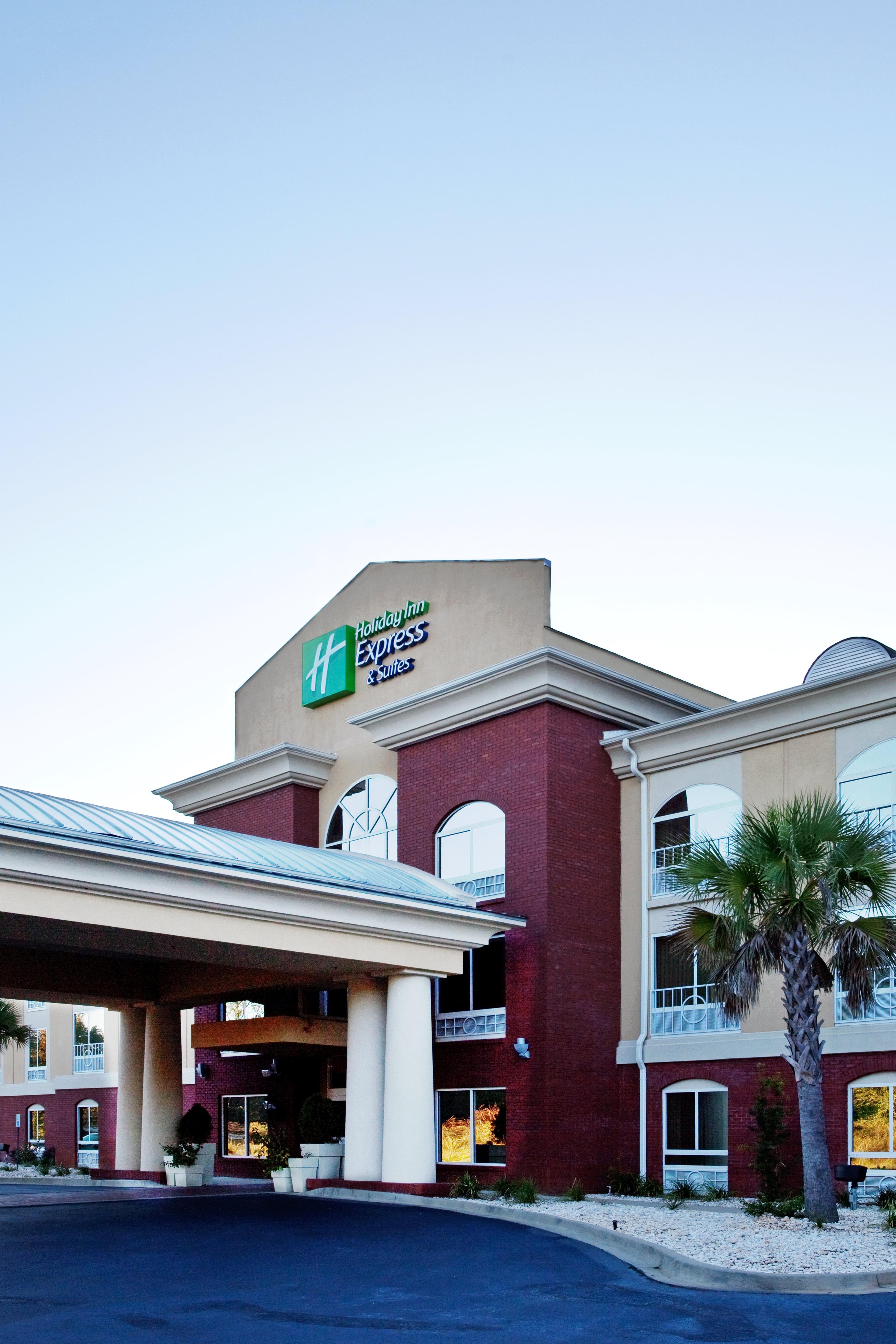 HOLIDAY INN EXPRESS CAMDEN I20 BY I