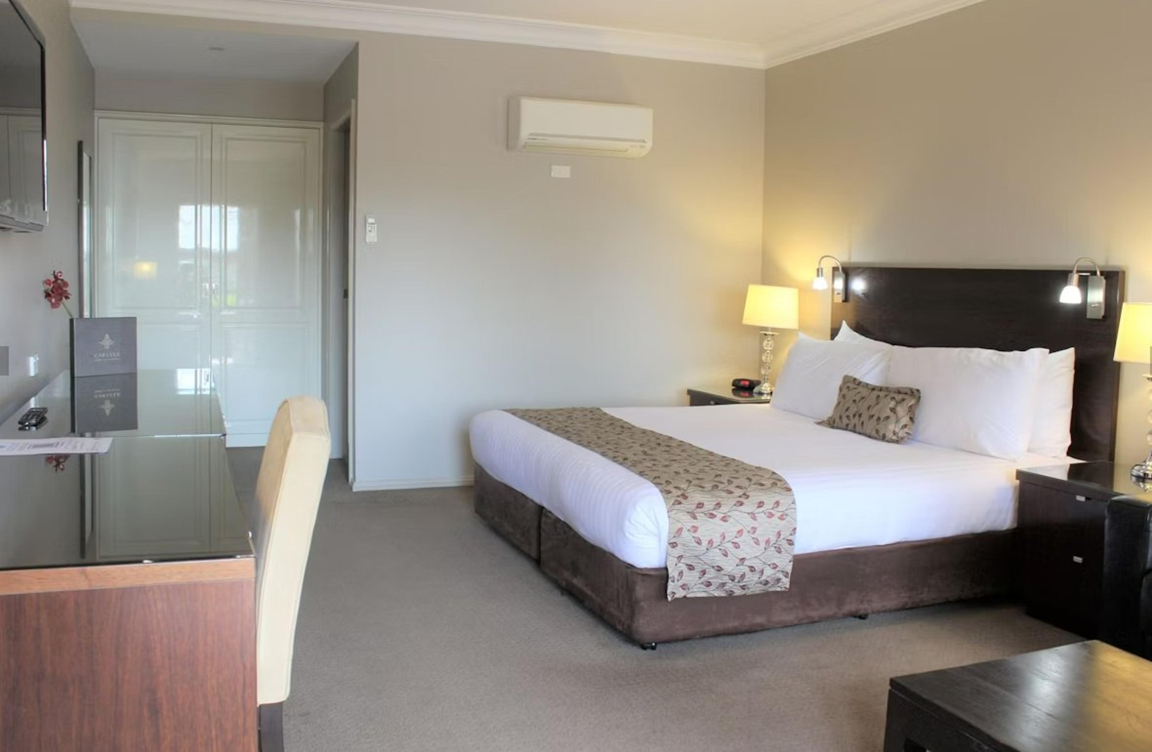 CARLYLE SUITES AND APARTMENTS