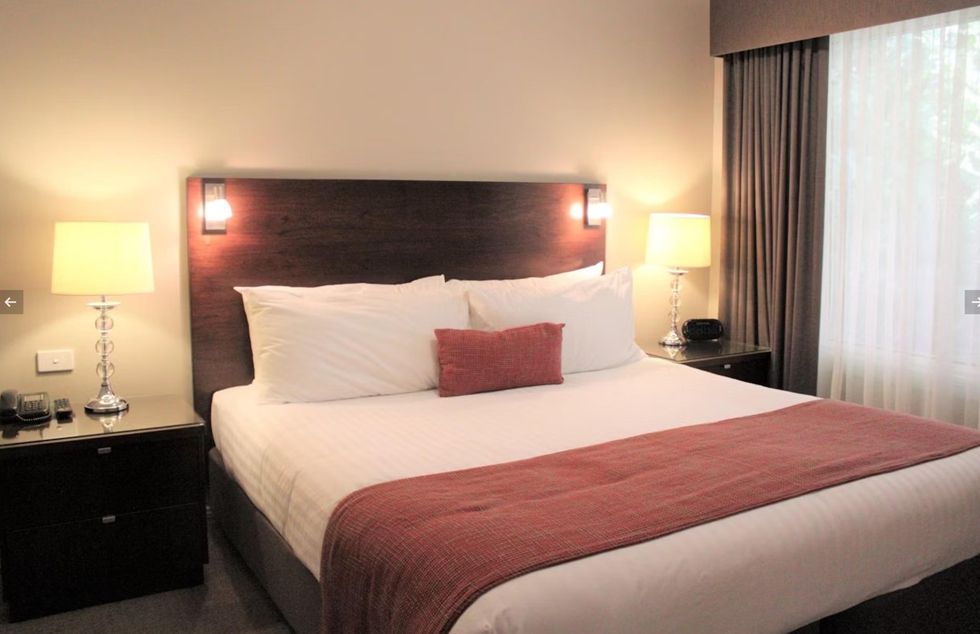 CARLYLE SUITES AND APARTMENTS