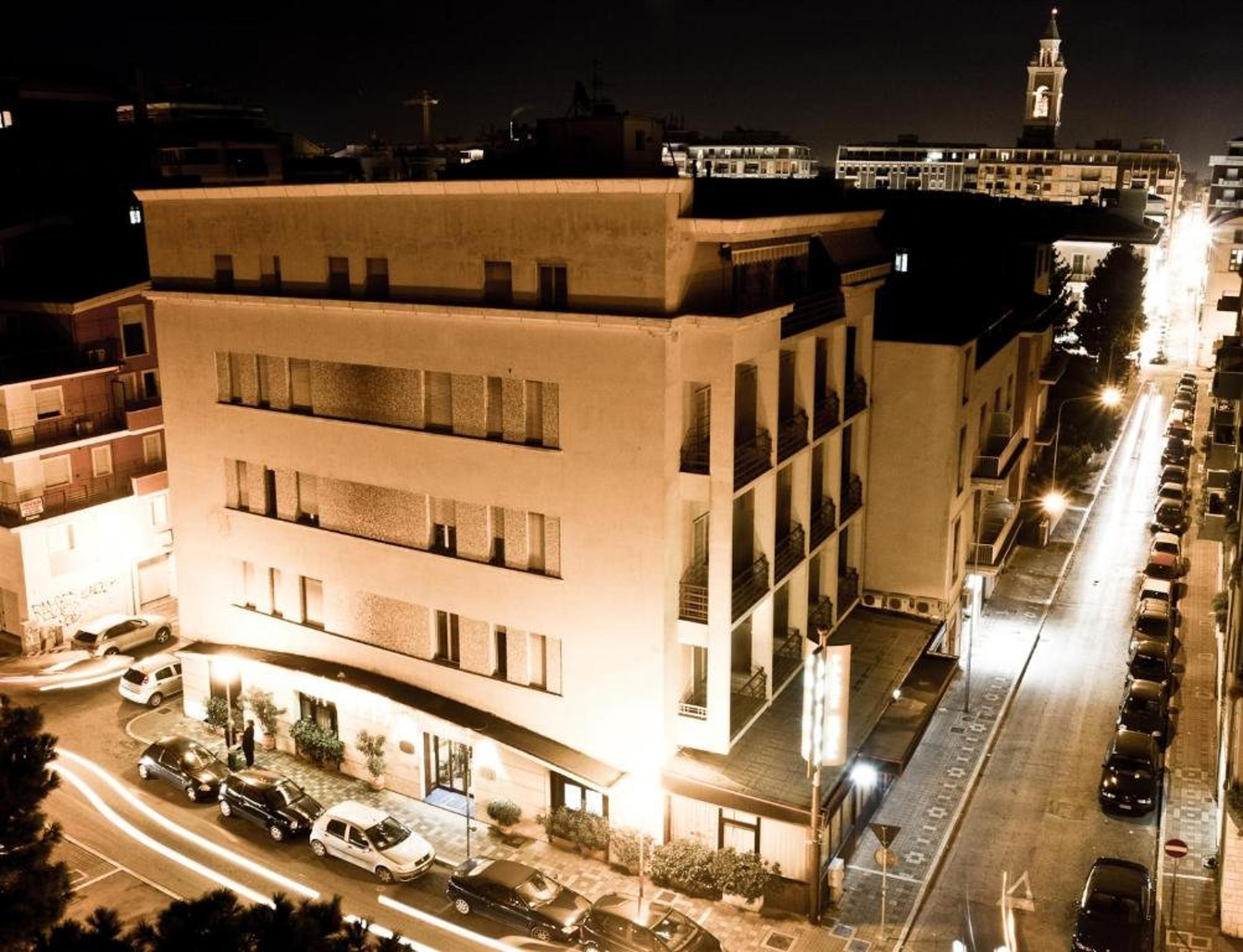 PHI HOTEL AMBRA