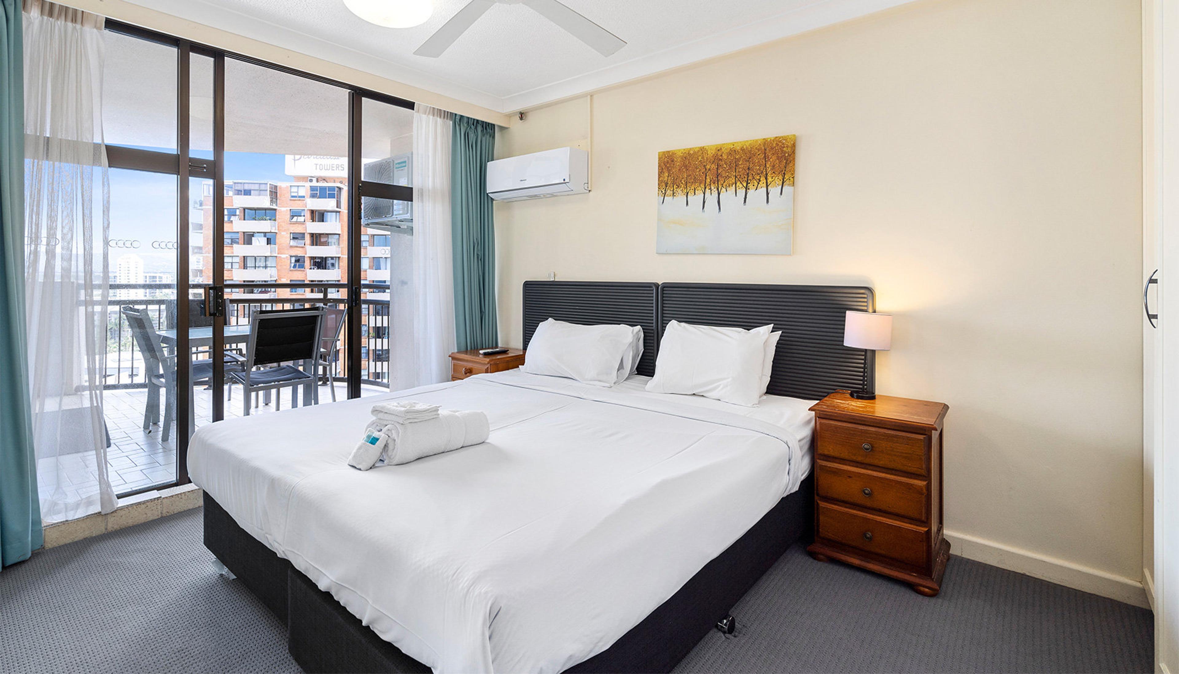 BEACHCOMBER RESORT SURFERS PARADISE