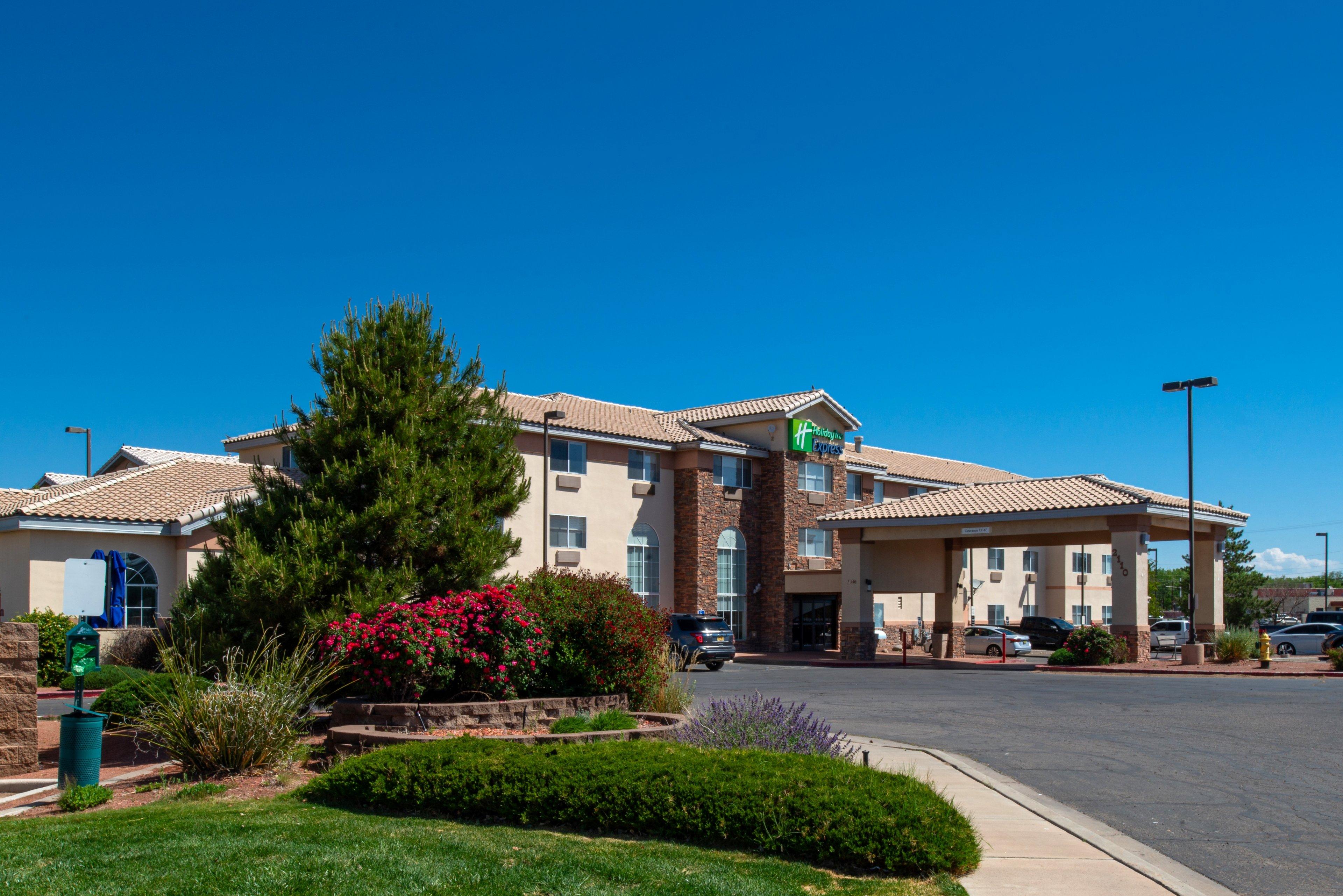 HOLIDAY INN EXP STES FARMINGTON BY