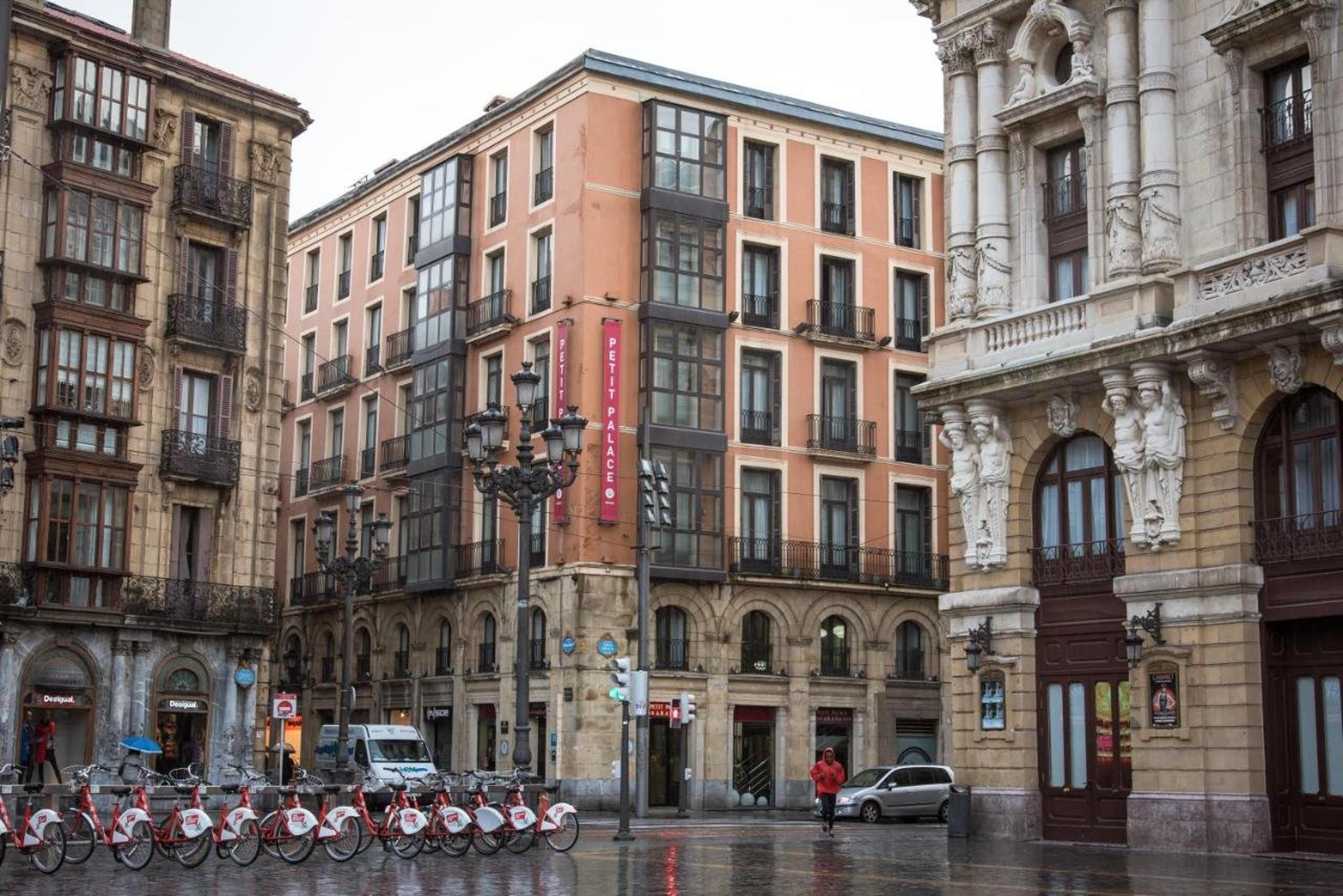 PETIT PALACE ARANA