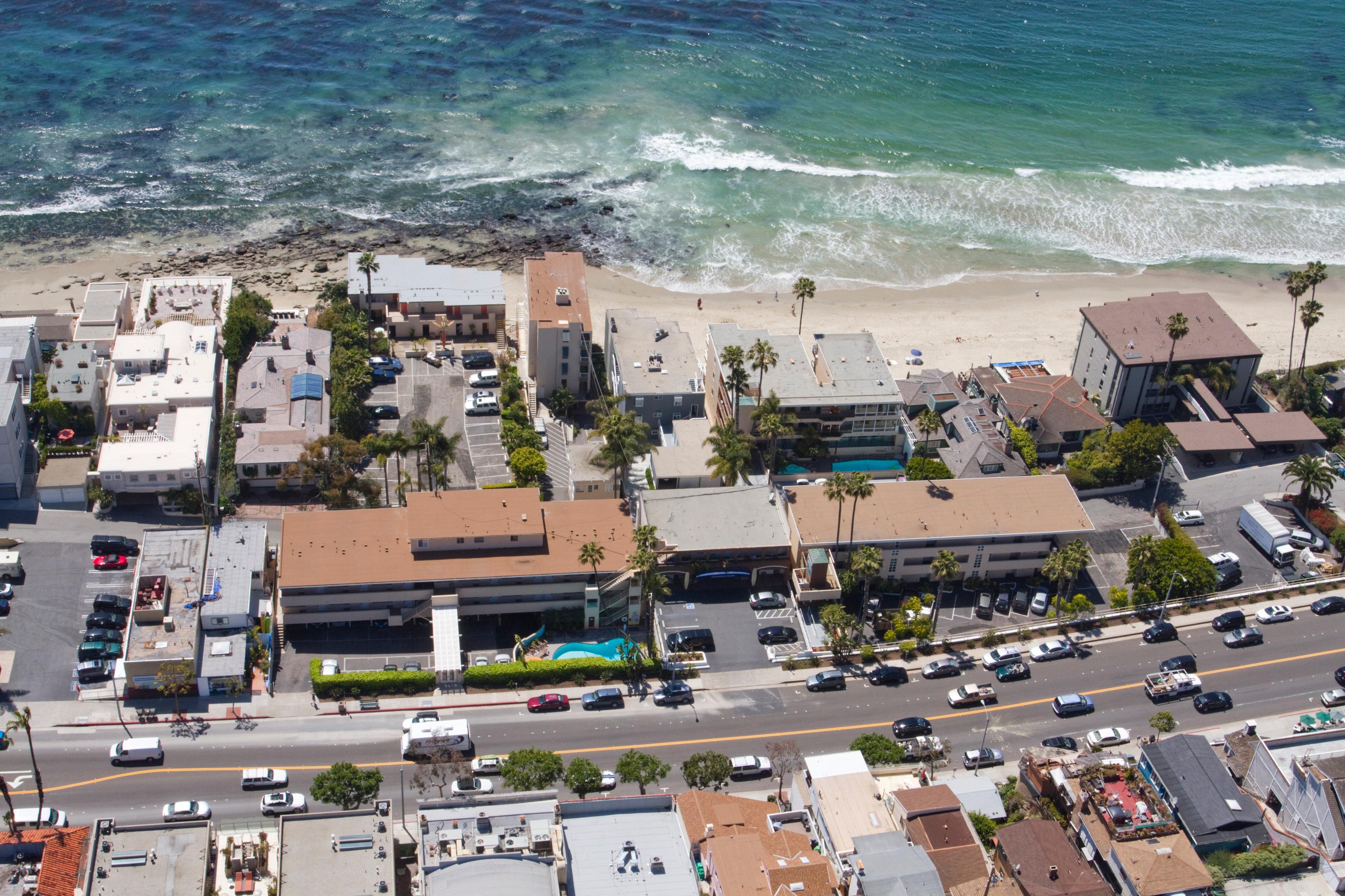 PACIFIC EDGE HOTEL