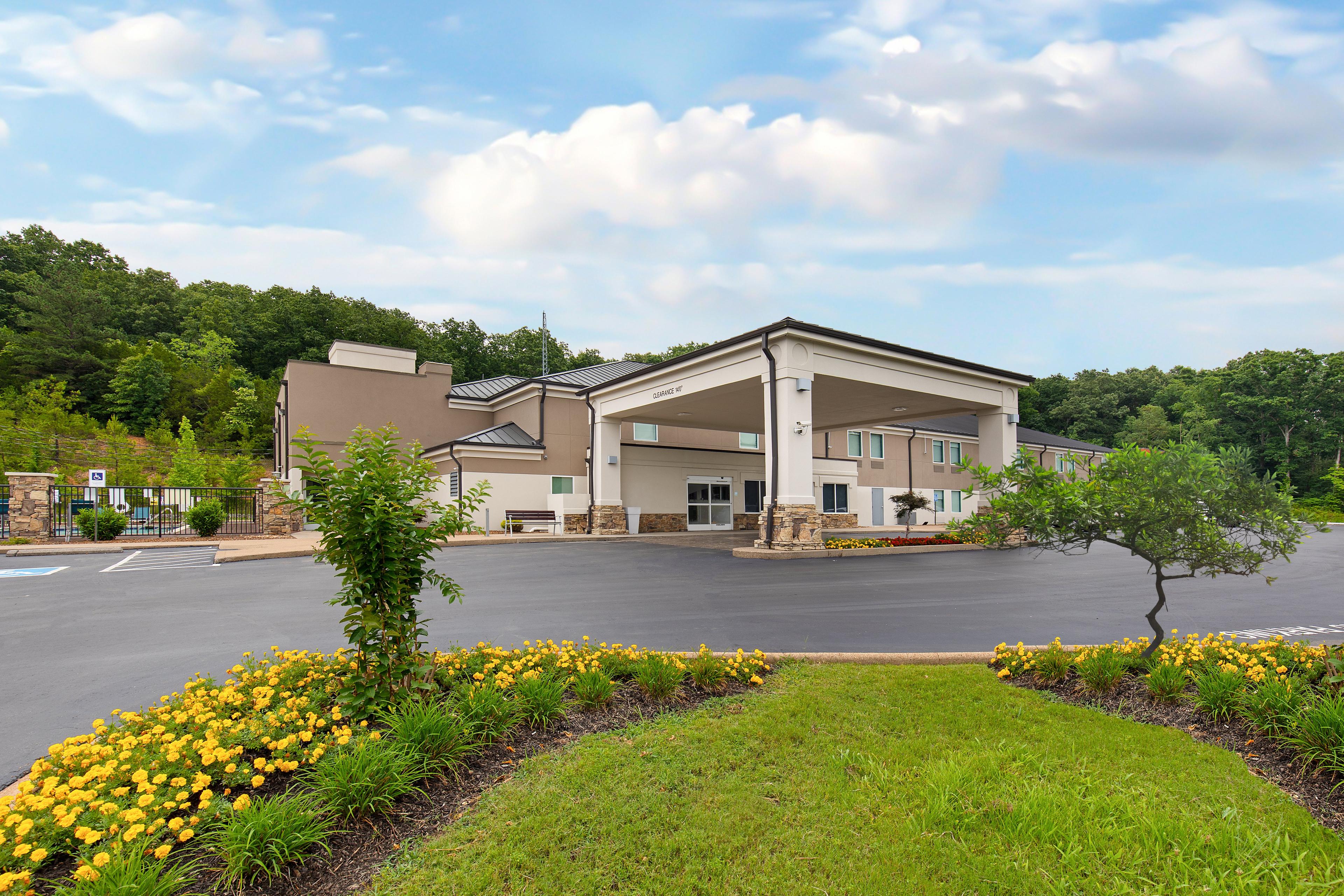 HOLIDAY INN EXPRESS HURRICANE BY IH