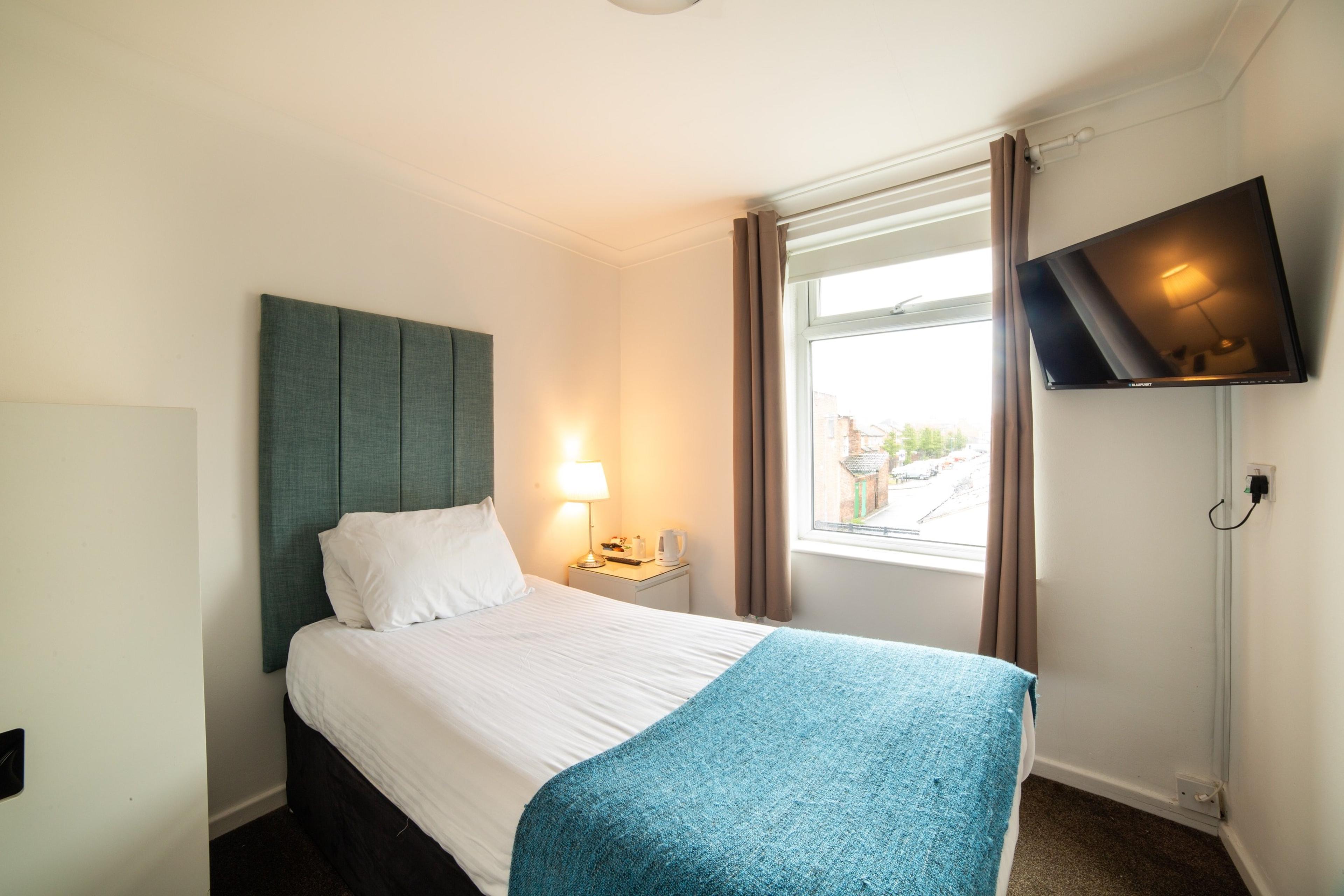 OYO THE DOUGLAS HOTEL