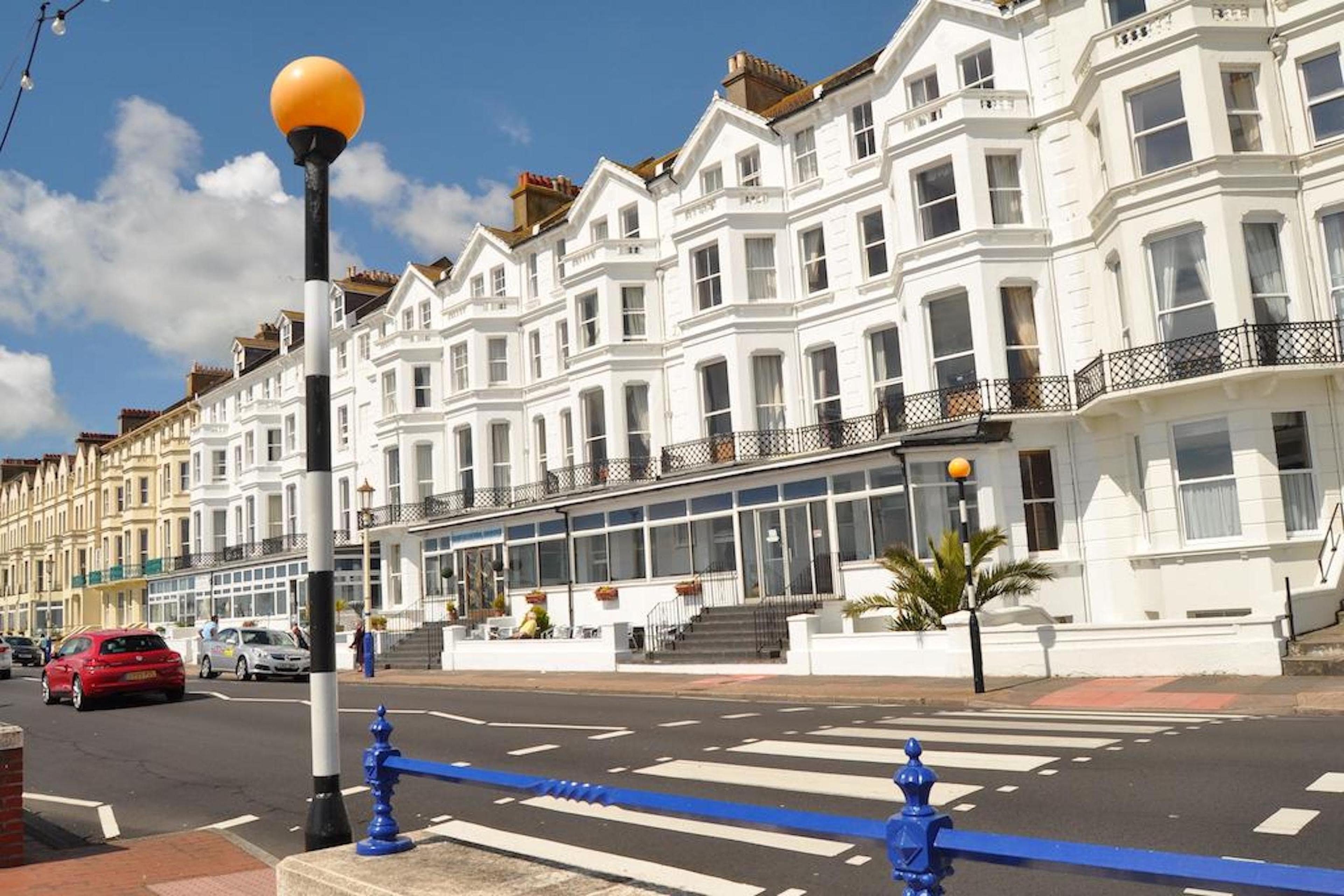 OYO THE STRAND HOTEL
