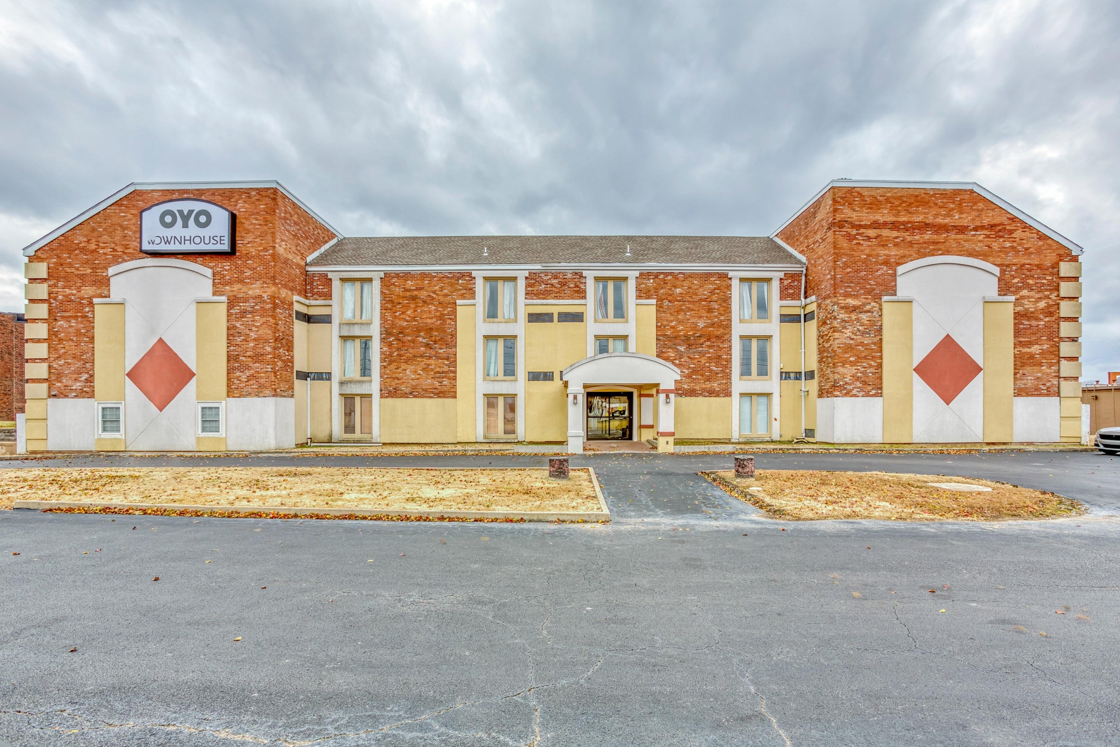OYO TOWNHOUSE TULSA WOODLAND H