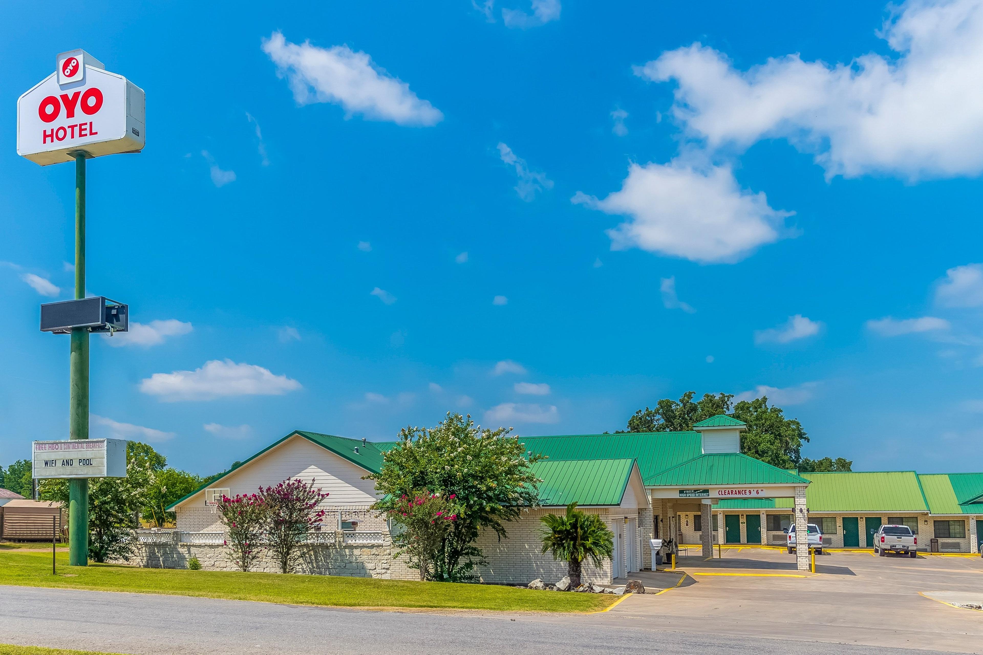OYO HOTEL YOAKUM WEST