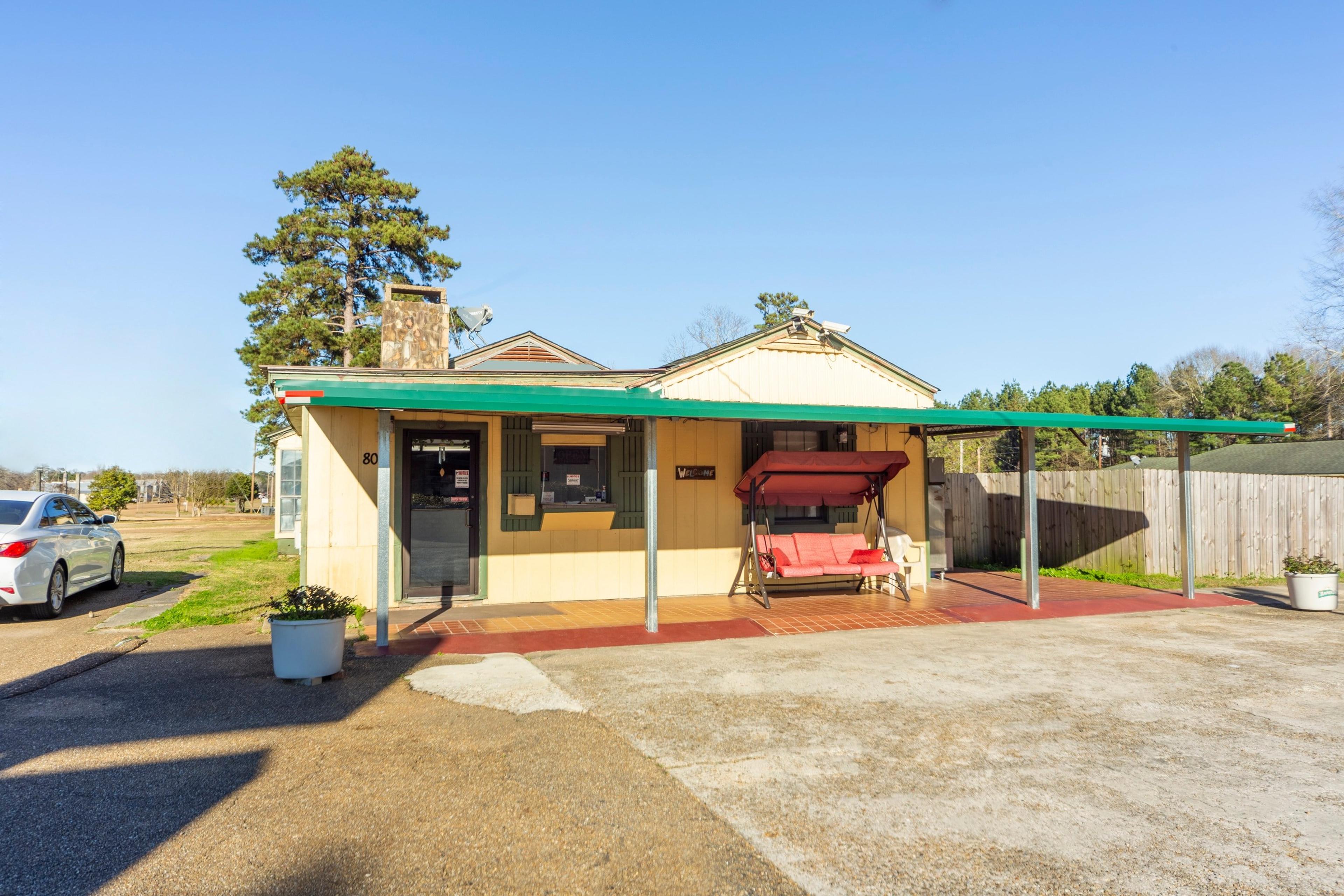 HOLIDAY INN EXPRESS BROOKHAVEN BY I