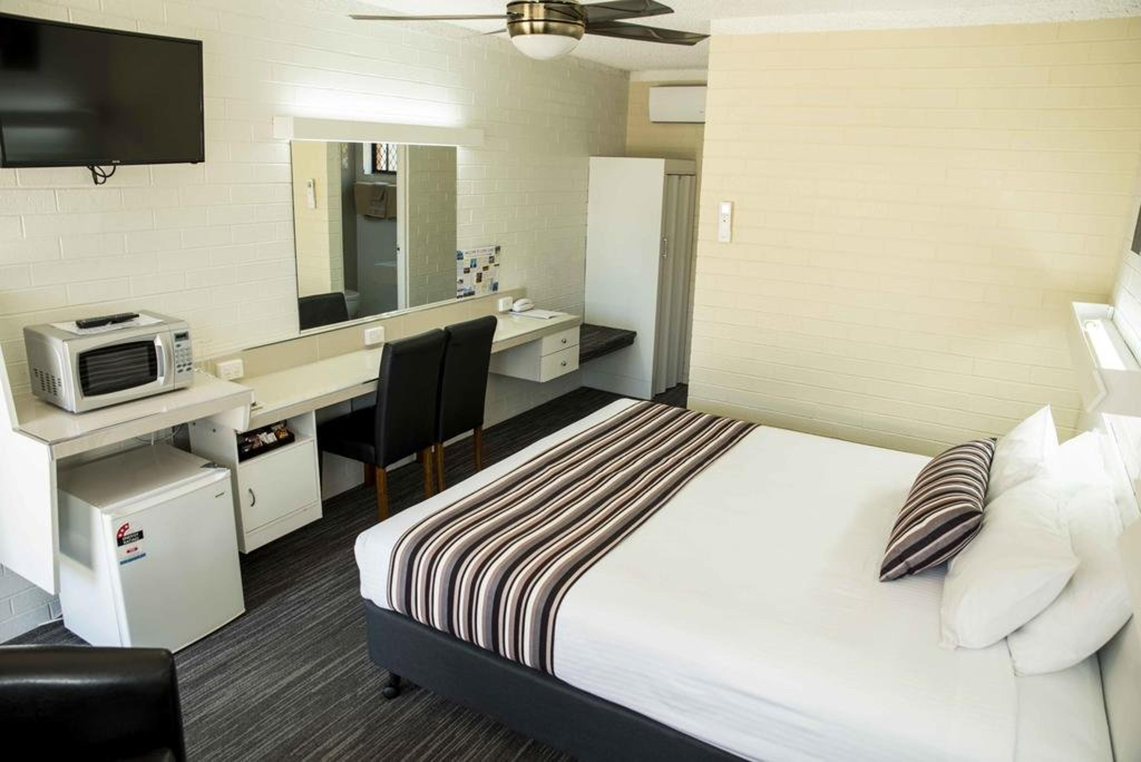 Coastal Bay Motel