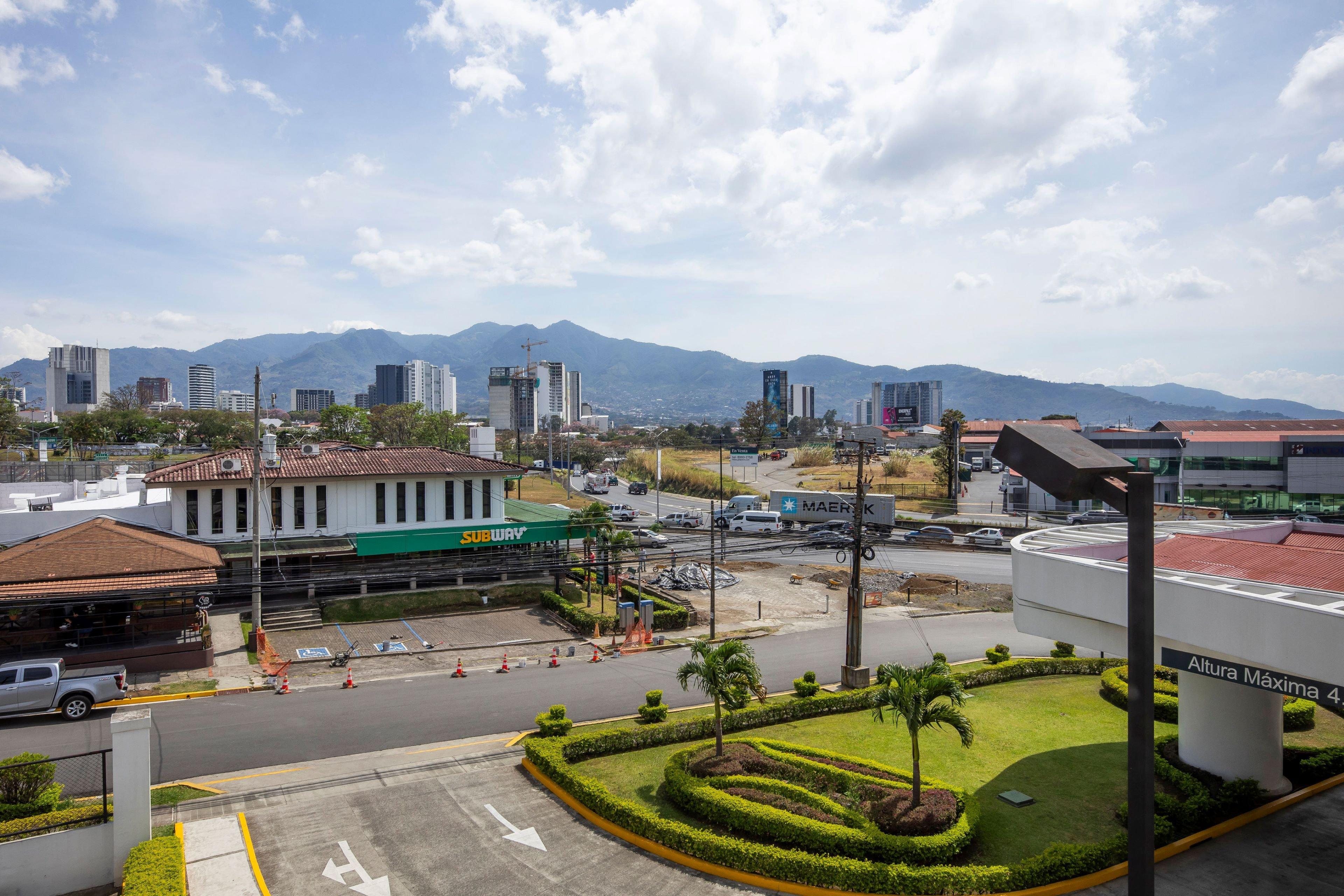 HOLIDAY INN SAN JOSE LA SABANA