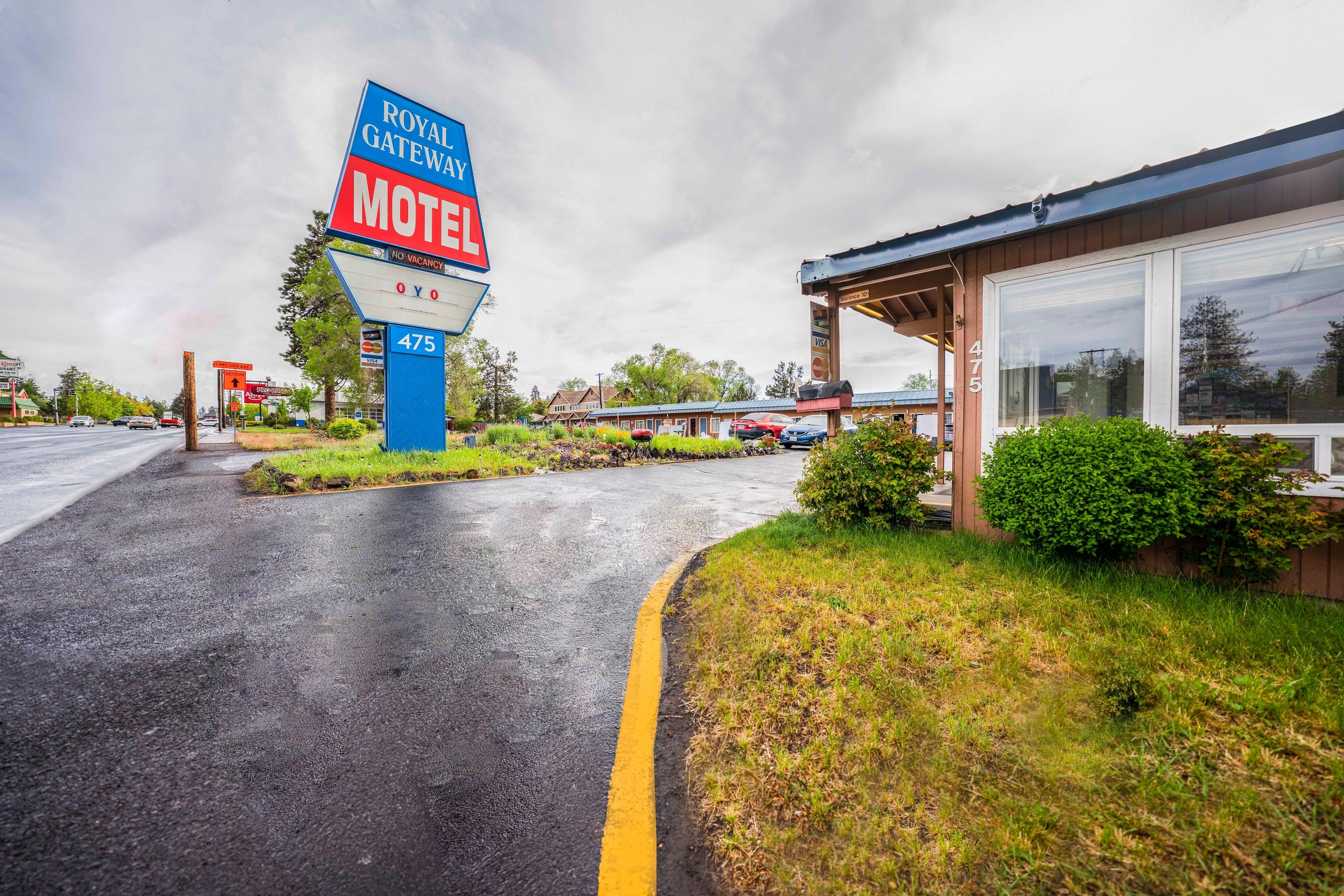 ROYAL GATEWAY MOTEL BY OYO