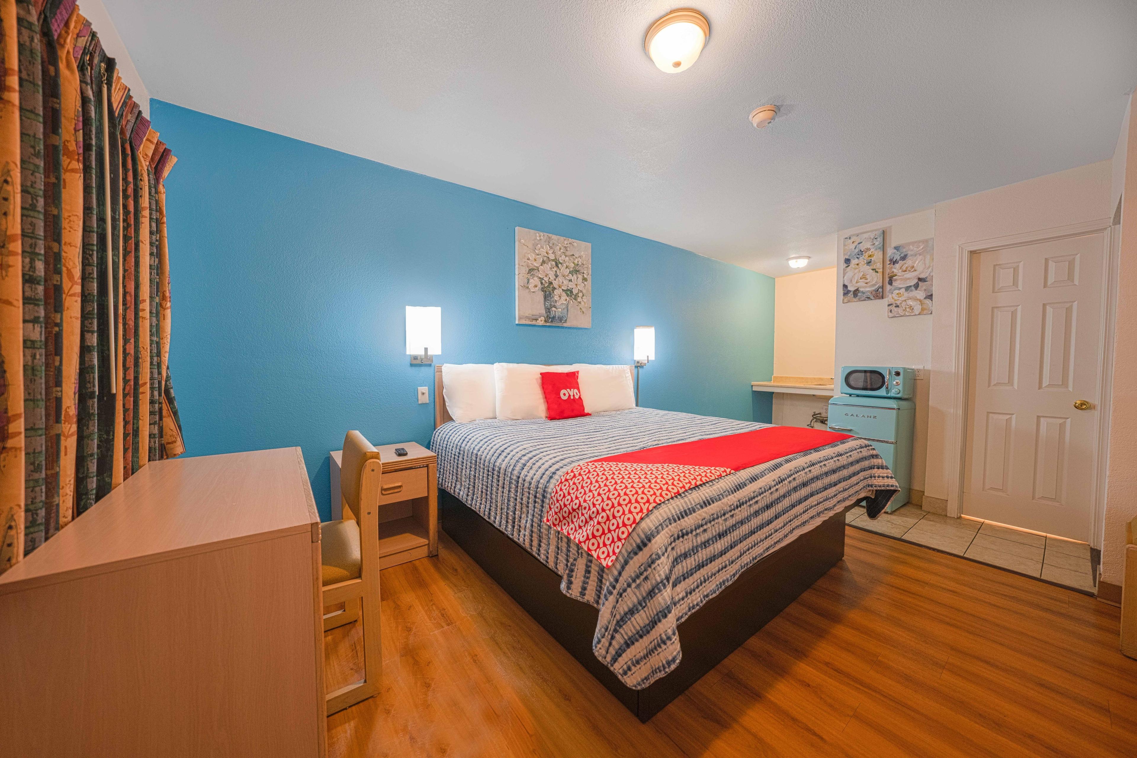 ROYAL GATEWAY MOTEL BY OYO