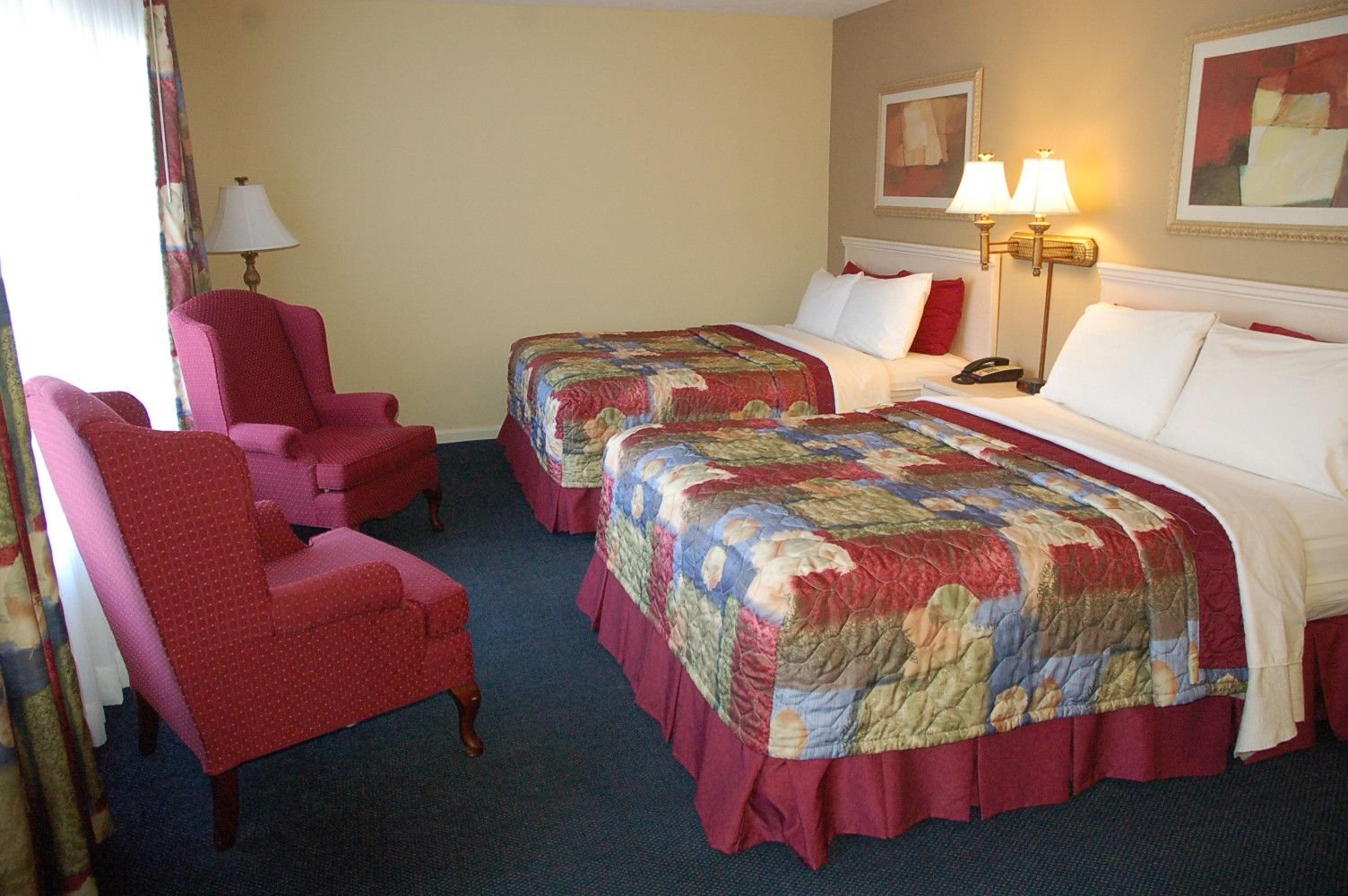 GOLDEN MANOR INN AND SUITES