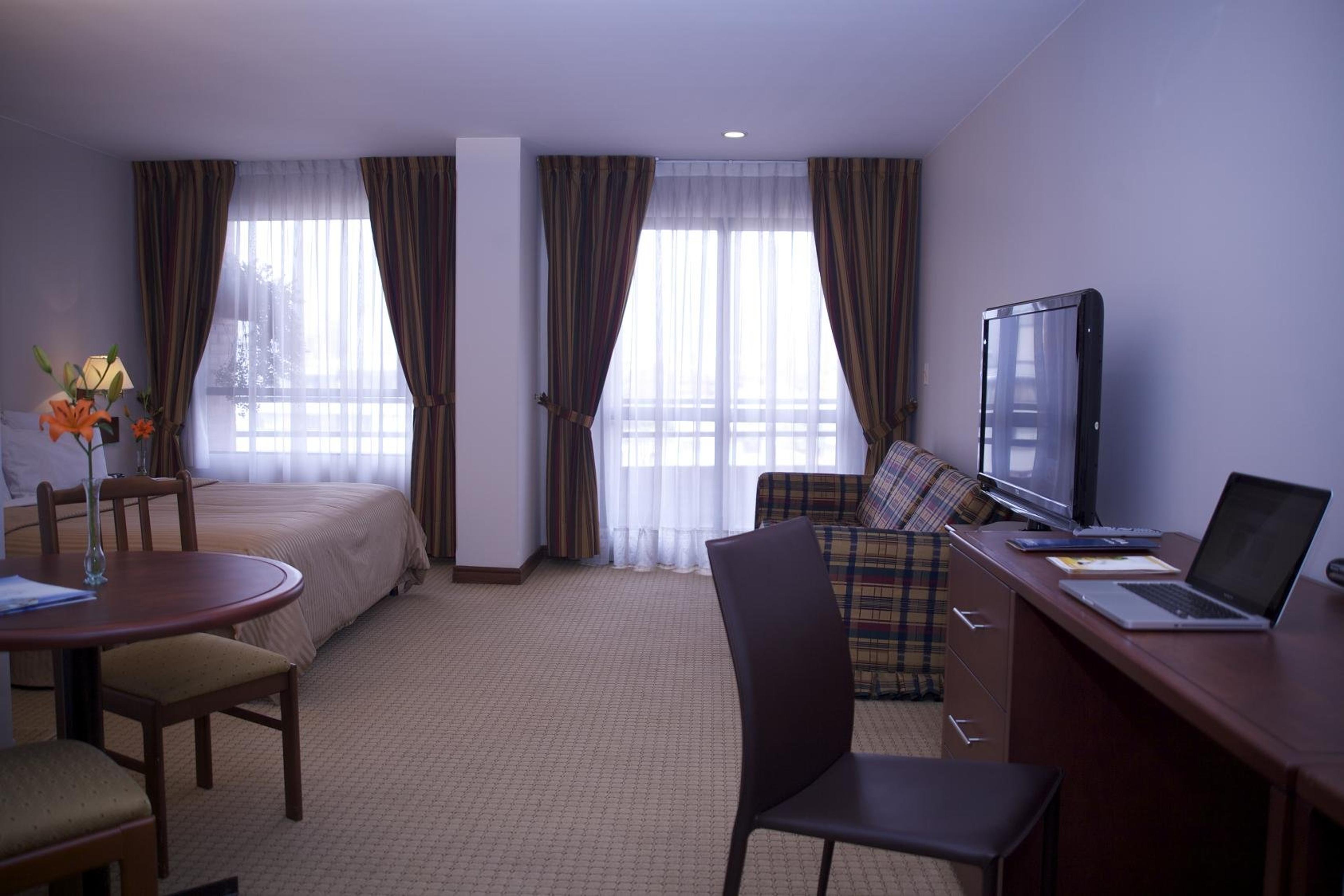 GHL COMFORT HOTEL LOS HEROES